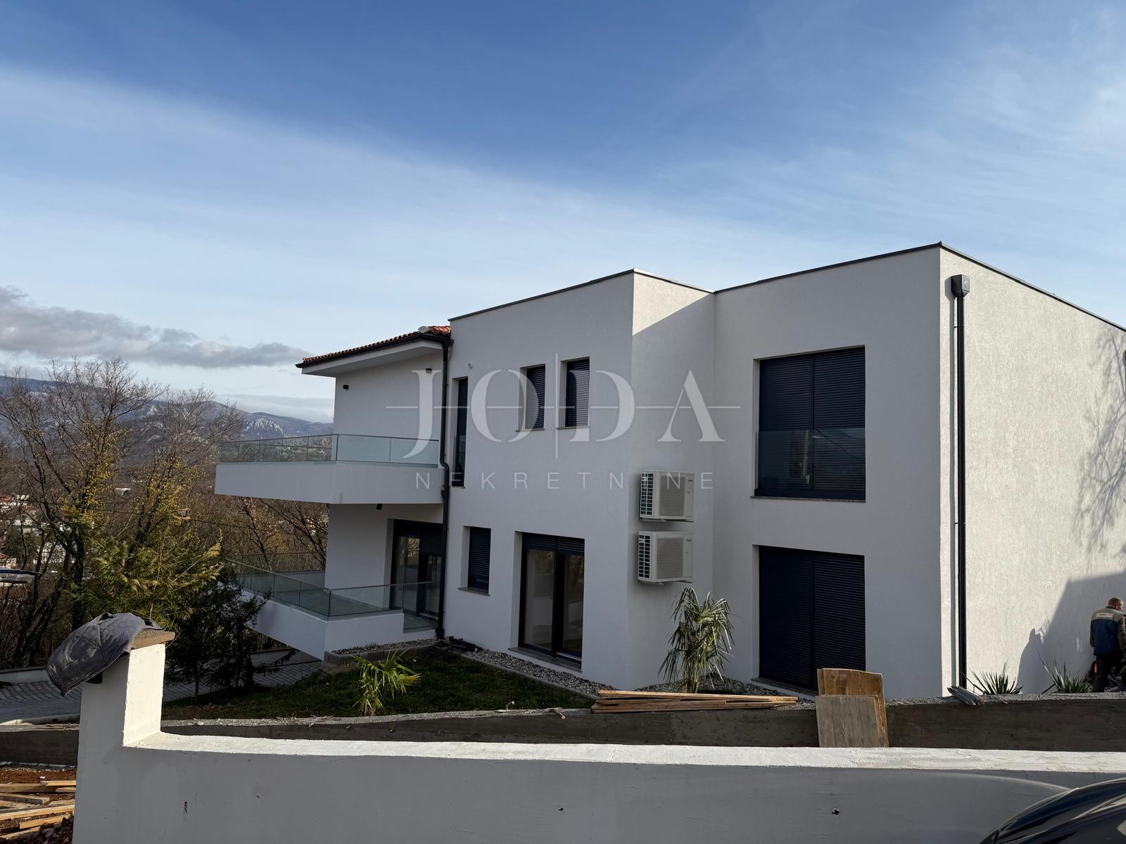 Čavle - Prostrani penthouse u novogradnji