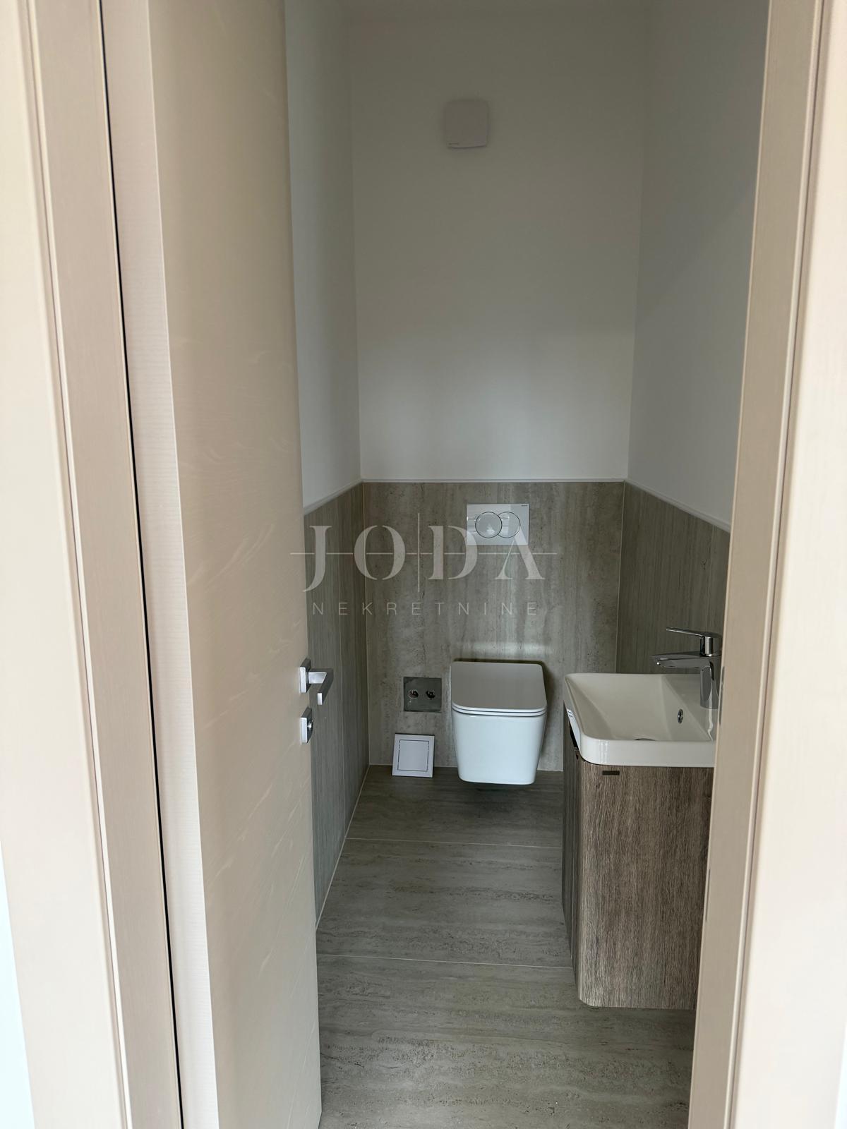 Čavle - Prostrani penthouse u novogradnji