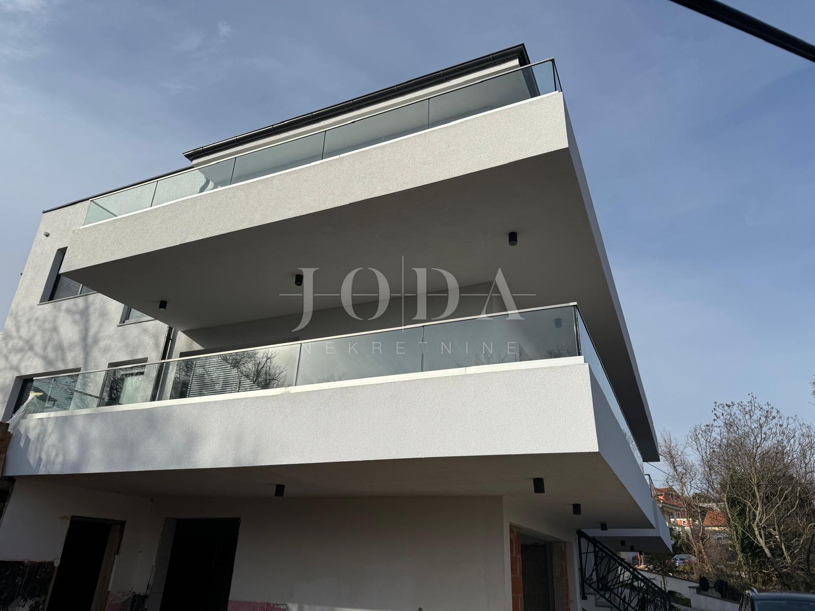 Čavle - Prostrani penthouse u novogradnji