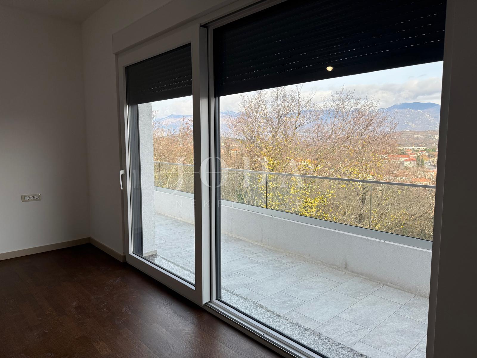 Čavle - Prostrani penthouse u novogradnji