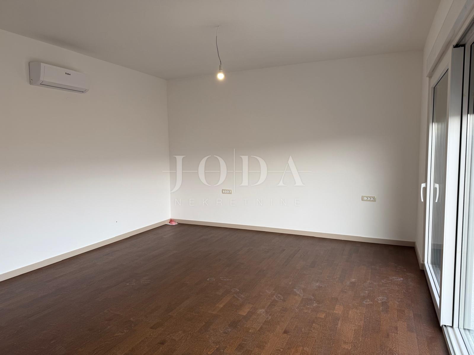 Čavle - Prostrani penthouse u novogradnji