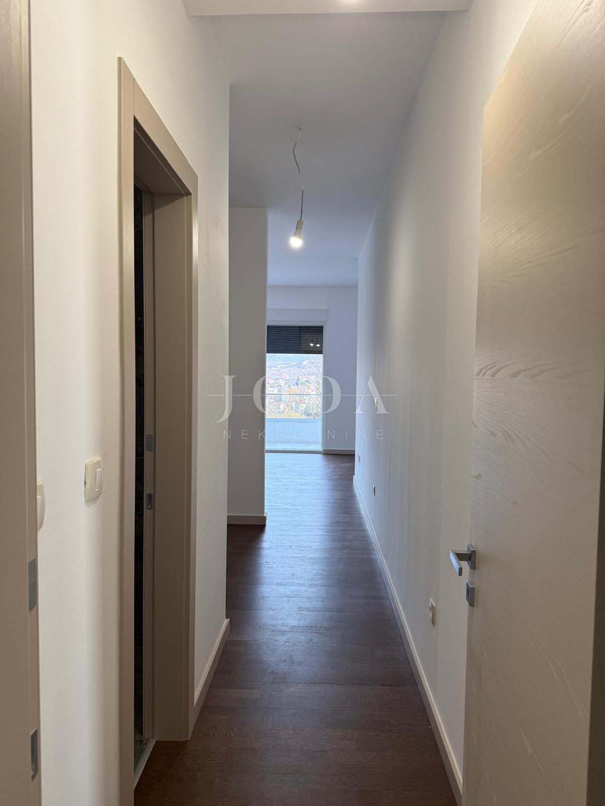 Čavle - Prostrani penthouse u novogradnji