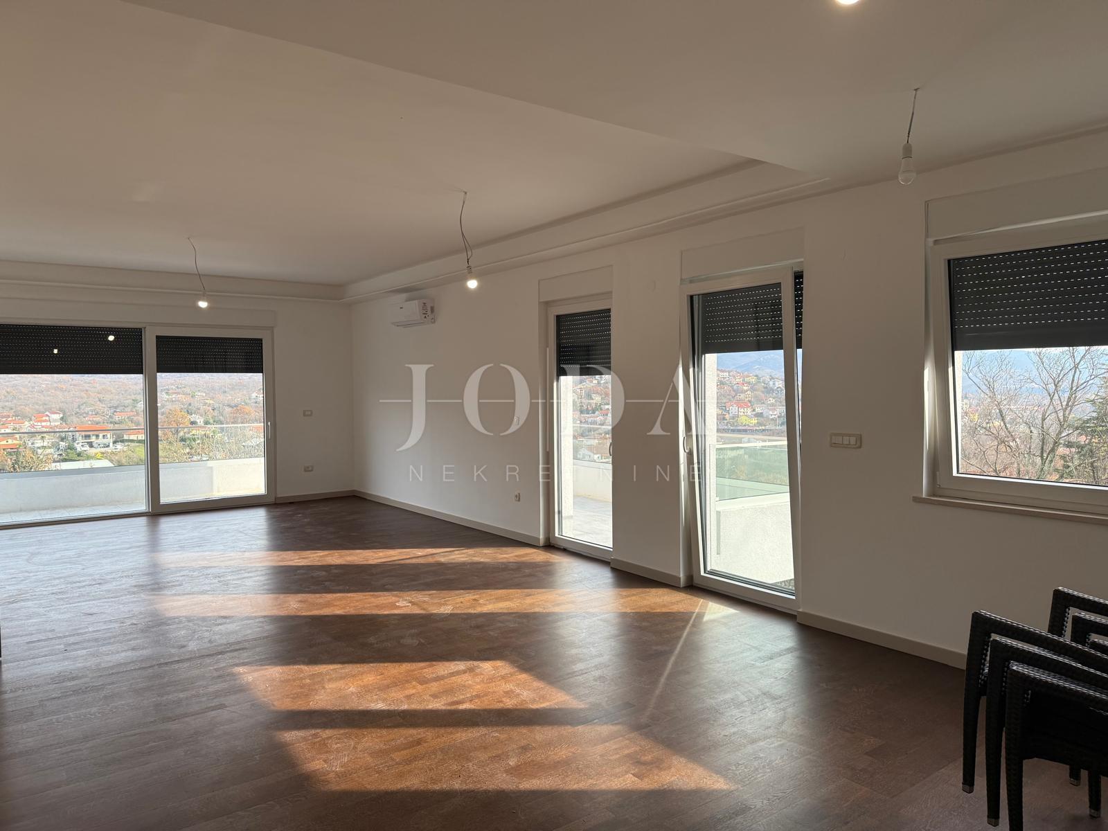 Čavle - Prostrani penthouse u novogradnji
