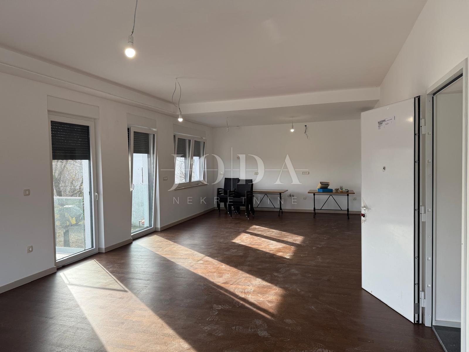 Čavle - Prostrani penthouse u novogradnji