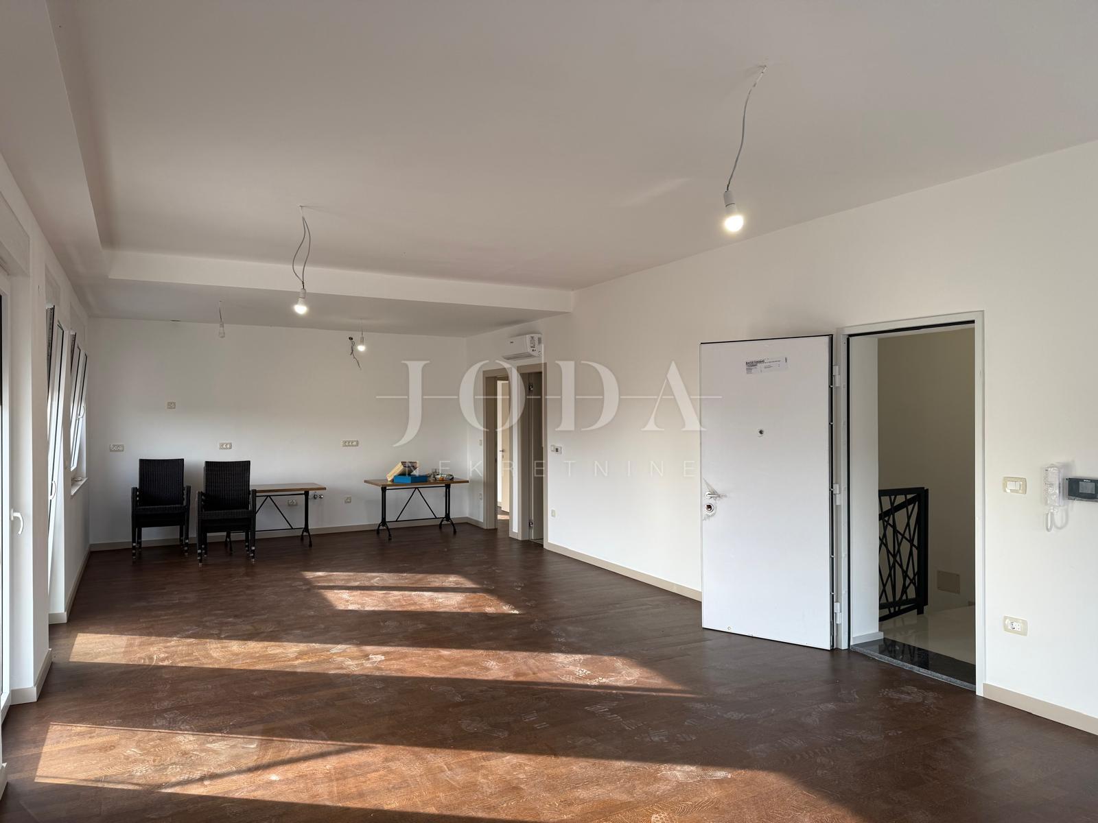 Čavle - Prostrani penthouse u novogradnji