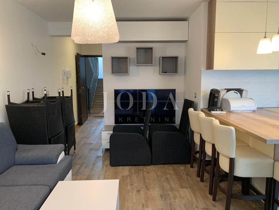 DRAMALJ, dvosobni stan u prizemlju 200m od mora