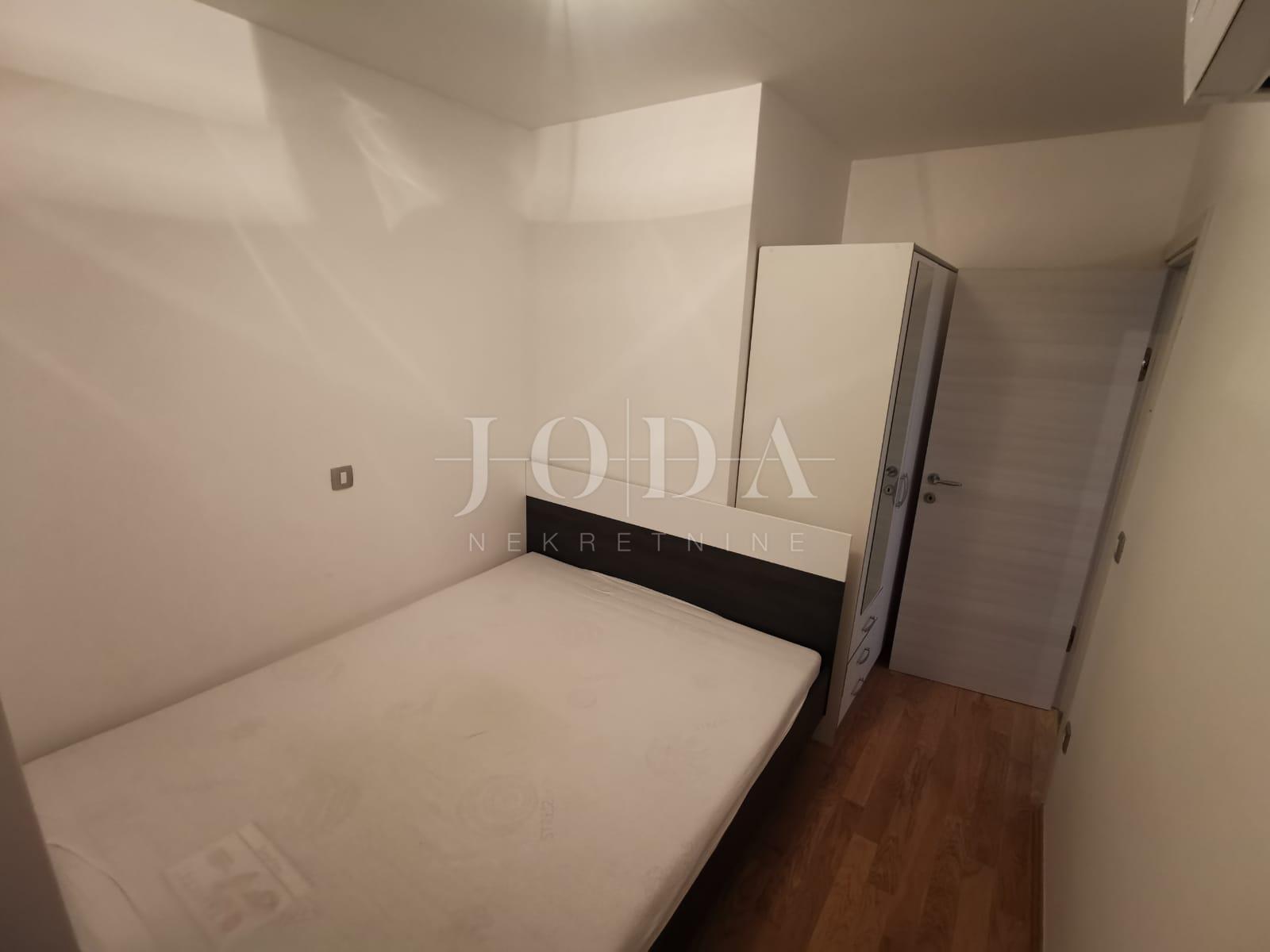 DRAMALJ, dvosobni stan u prizemlju 200m od mora