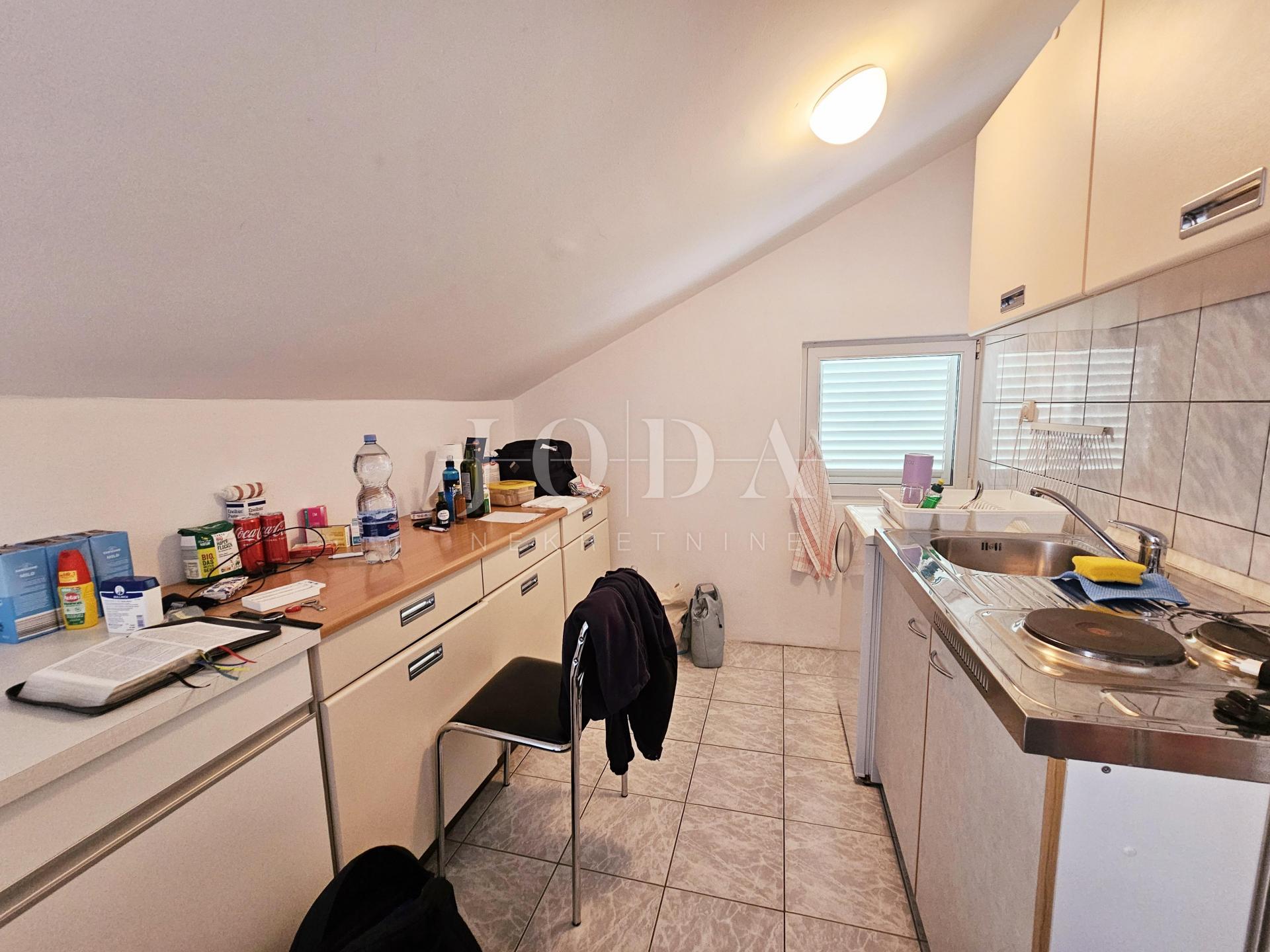 House with three apartments, sea view - Malinska