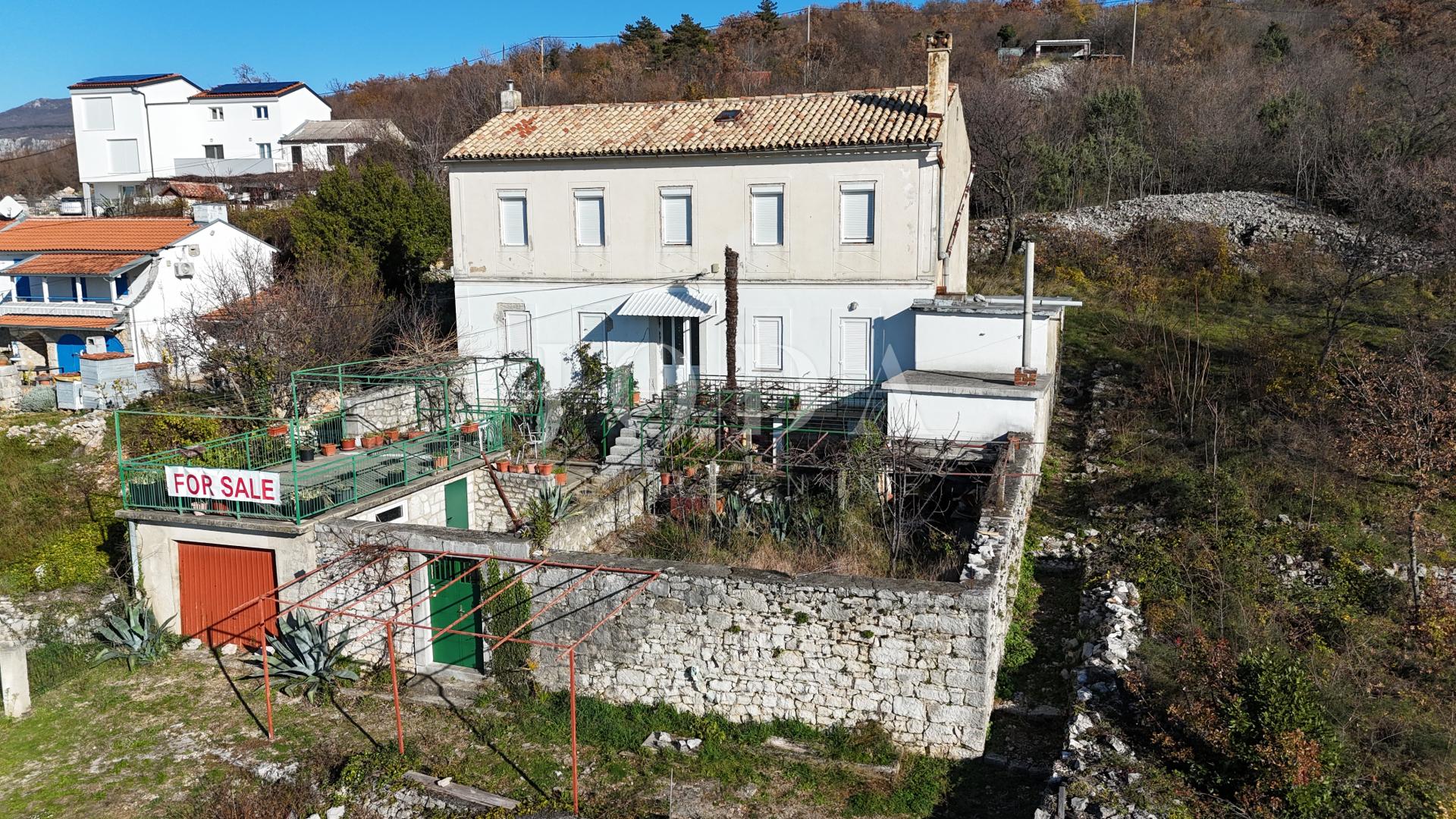 Kamena kuća s velikim zemljištem i pogledom na more – Crikvenica