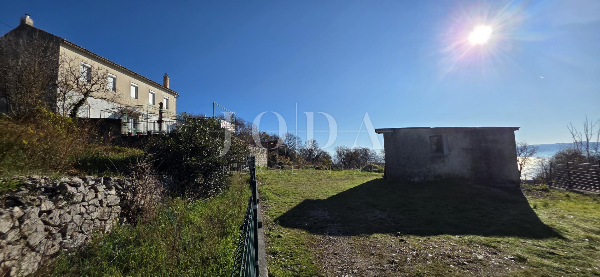 Kamena kuća s velikim zemljištem i pogledom na more – Crikvenica