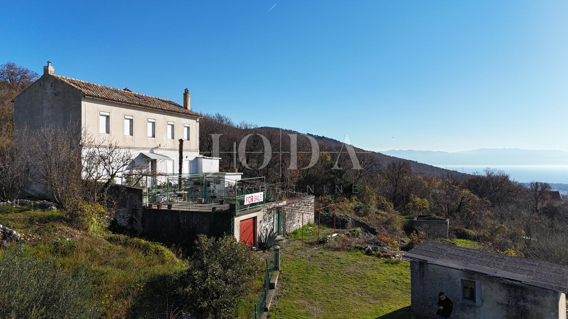 Kamena kuća s velikim zemljištem i pogledom na more – Crikvenica