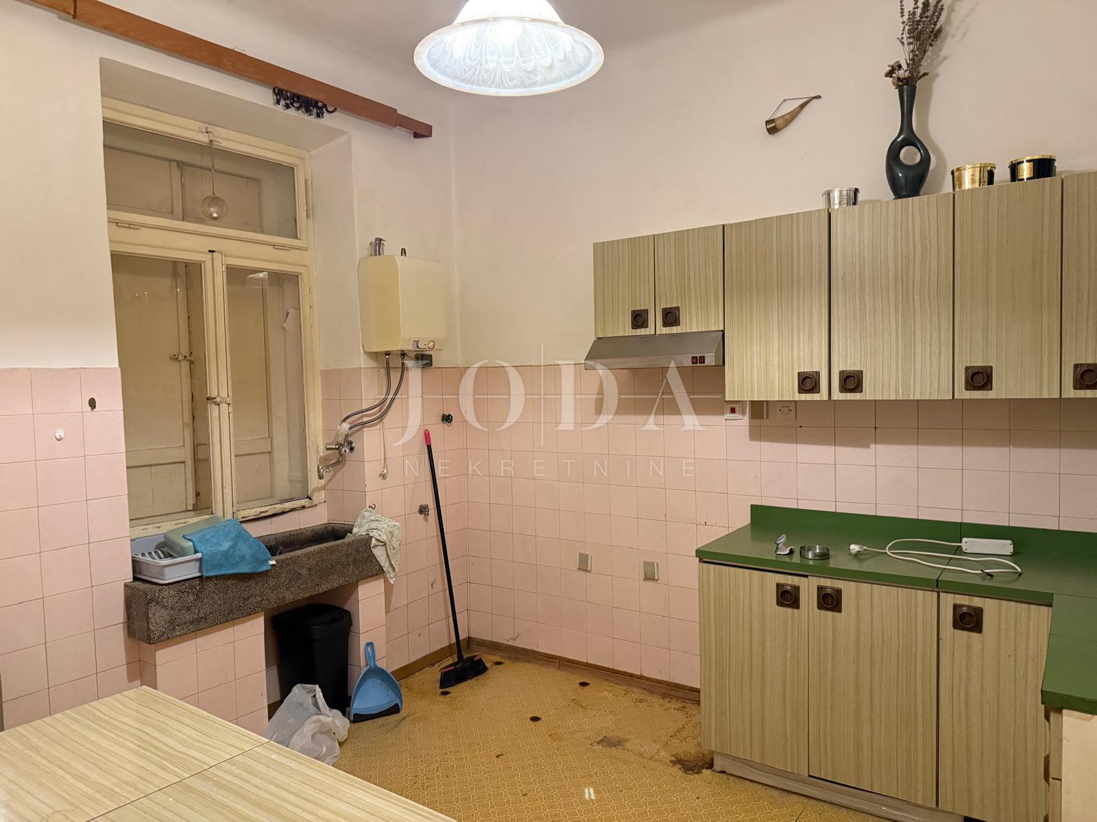 Rijeka - širi centar - stan s potencijalom, odlična lokacija