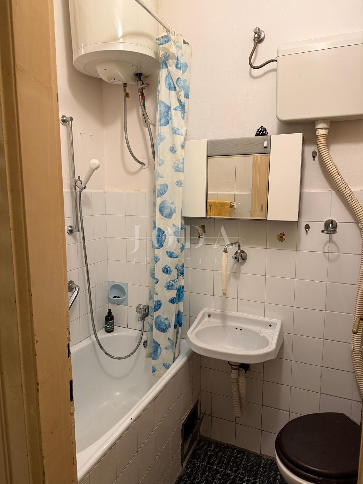 Rijeka - širi centar - stan s potencijalom, odlična lokacija