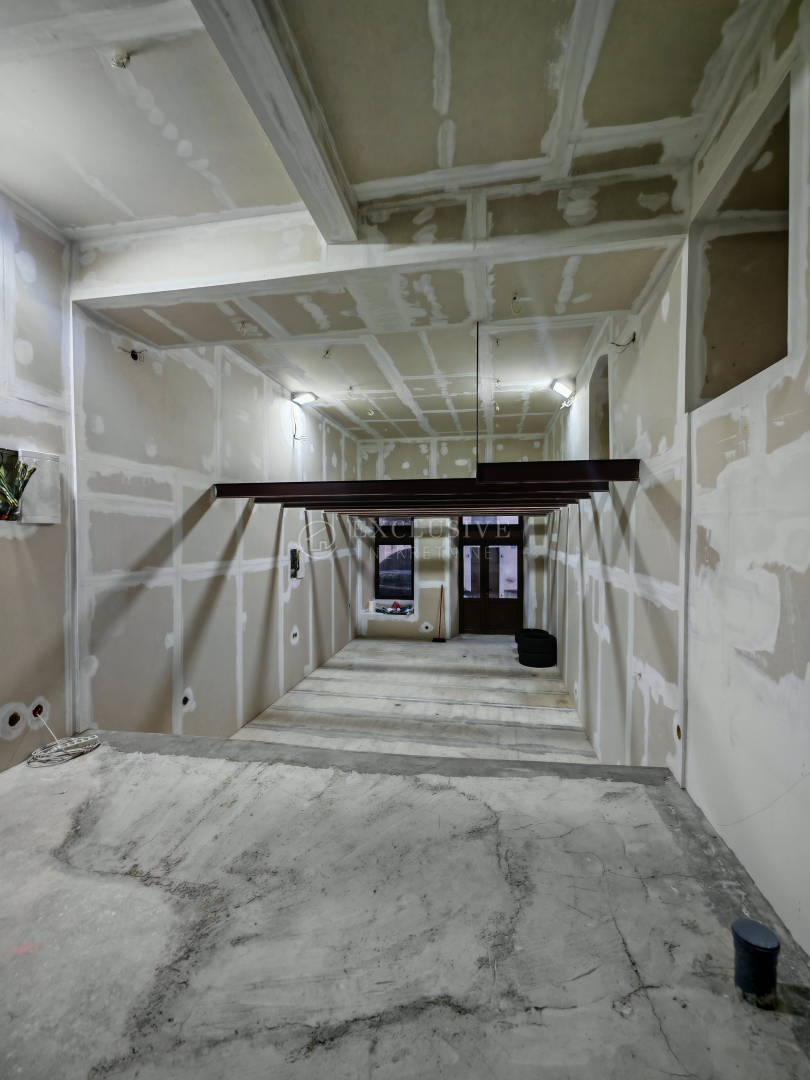 VOLOSKO CENTAR STAN ZA POSLOVNU NAMJENU 50m OD MORA