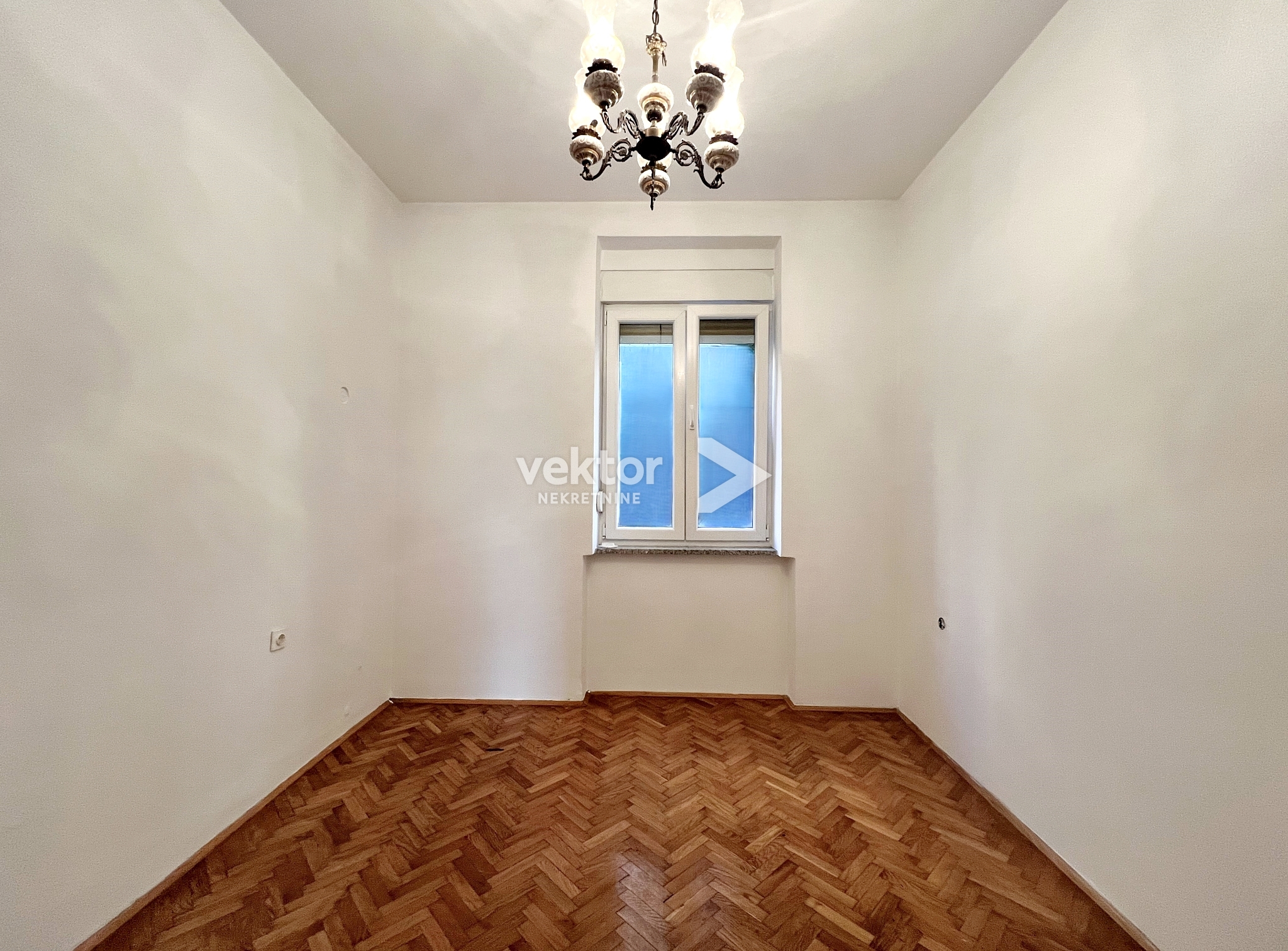 Belveder, 3-sobni stan s balkonom, parkingom i okućnicom