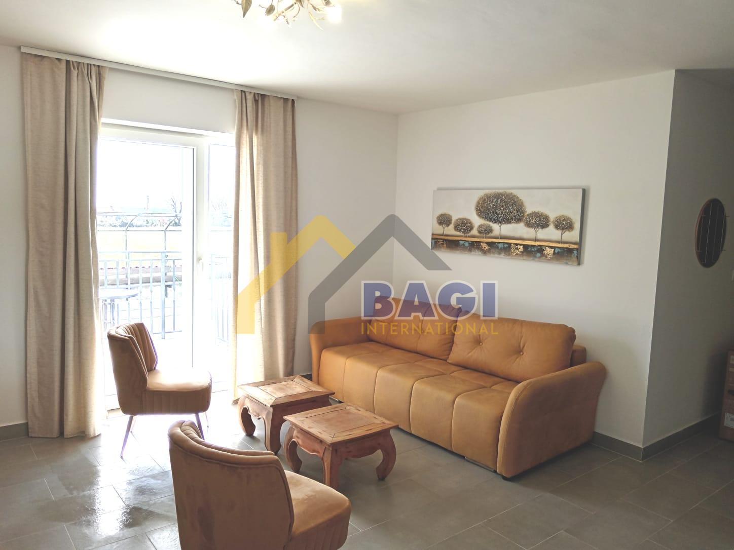 Stan okolica Pule 85m2-dva parkirna mjesta-zajednički vrt