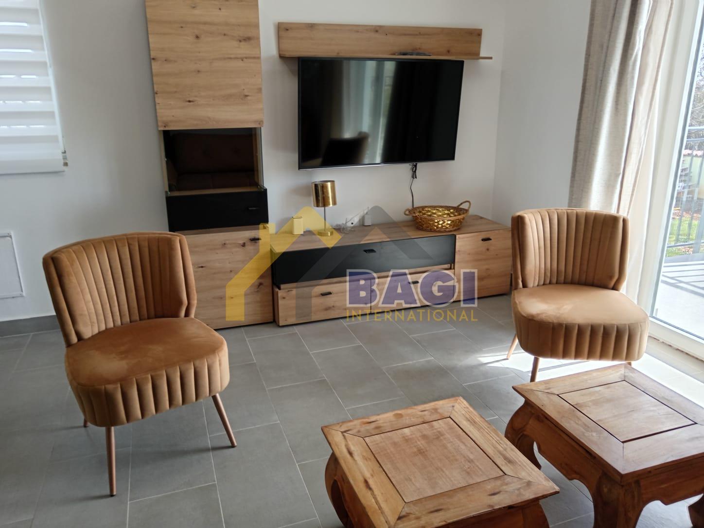 Stan okolica Pule 85m2-dva parkirna mjesta-zajednički vrt