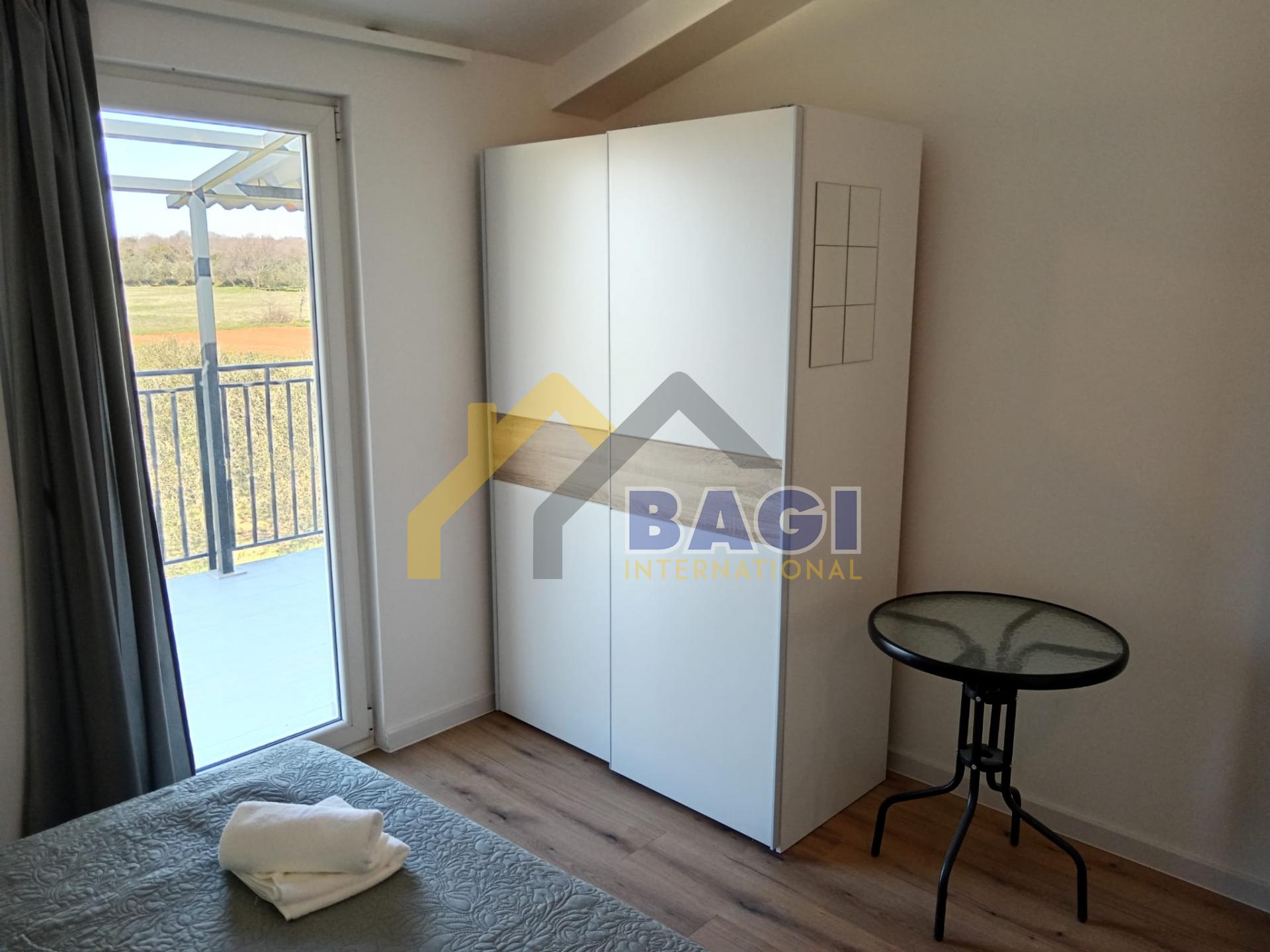 Stan okolica Pule 85m2-dva parkirna mjesta-zajednički vrt