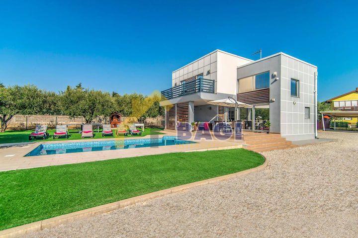 VODNJAN- prekrasna vila s maslinikom