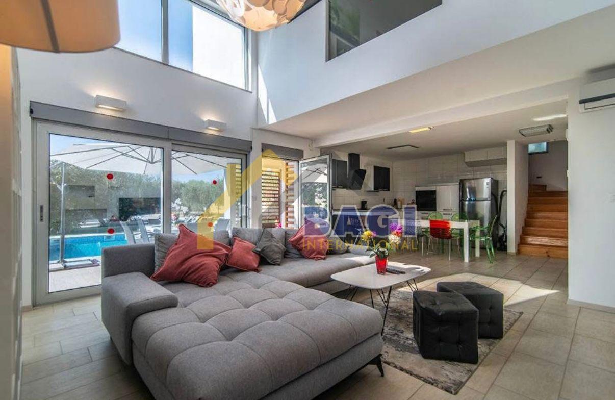 VODNJAN- prekrasna vila s maslinikom