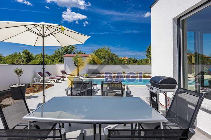 Svetvinčenat, Štokovci - modern villa