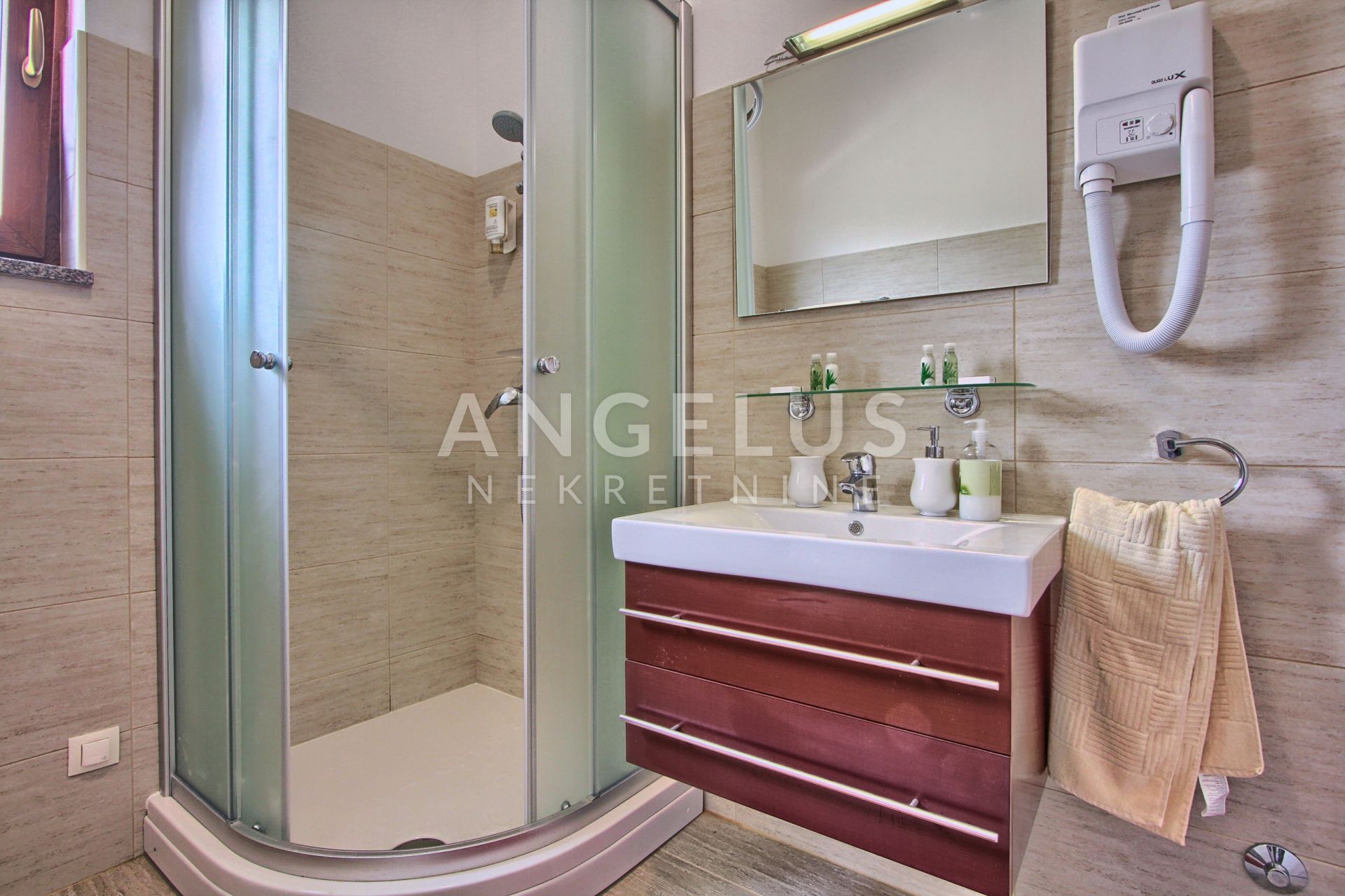 Istra, Svetvincenat - Vila s bazenom na prodaju, 294 m2