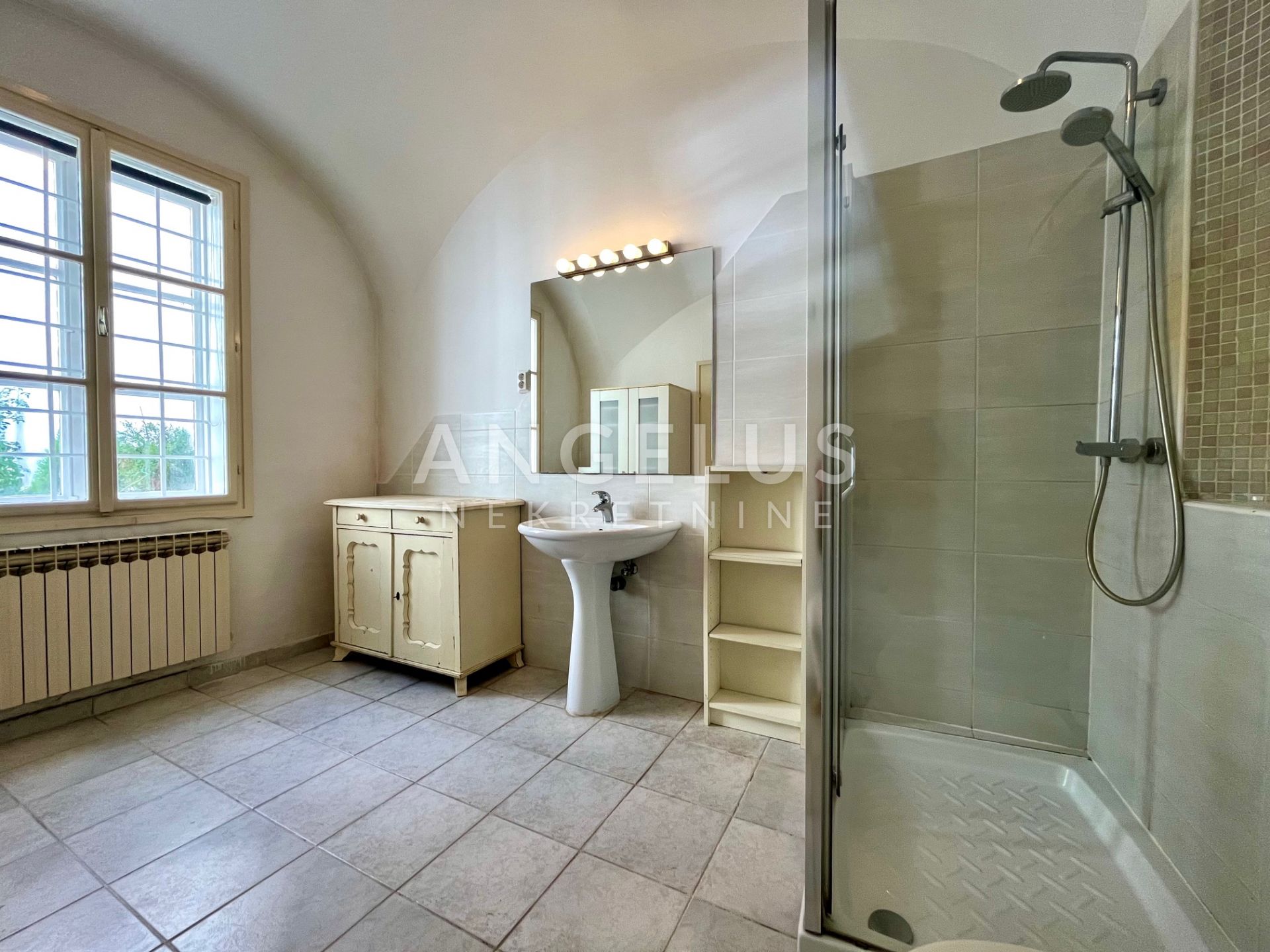 Zagreb, Gornji Grad - stan s parkingom 250m 2 z najam u gornjogradskoj palači