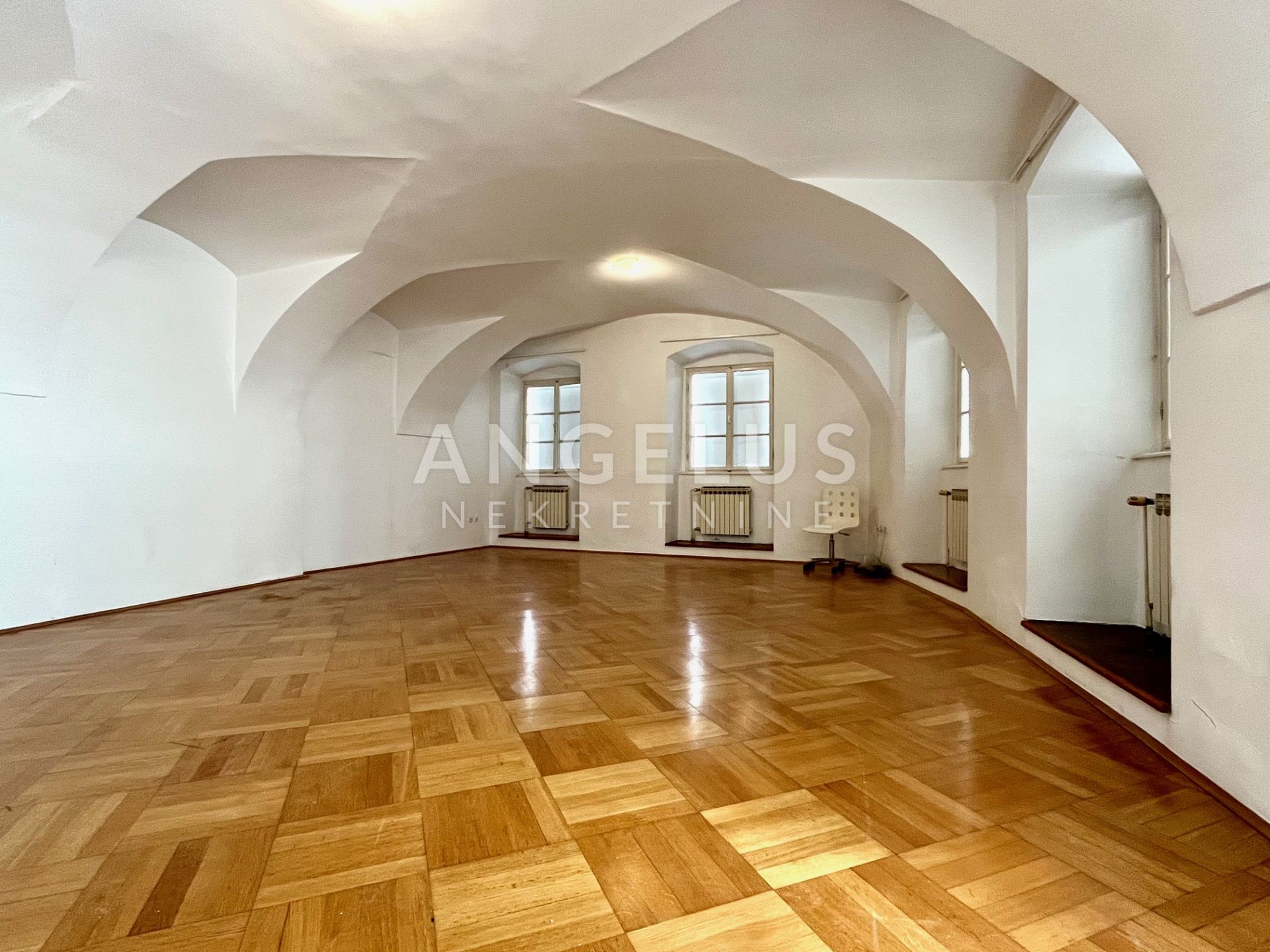 Zagreb, Gornji Grad - stan s parkingom 250m 2 z najam u gornjogradskoj palači