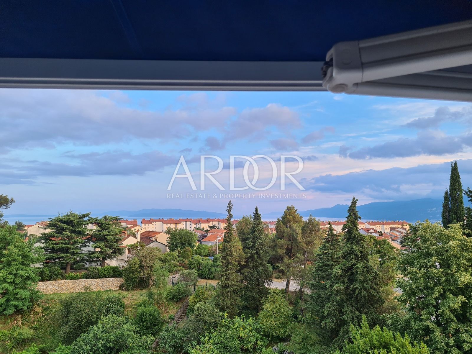 Srdoči, stan u novogradnji s parkingom