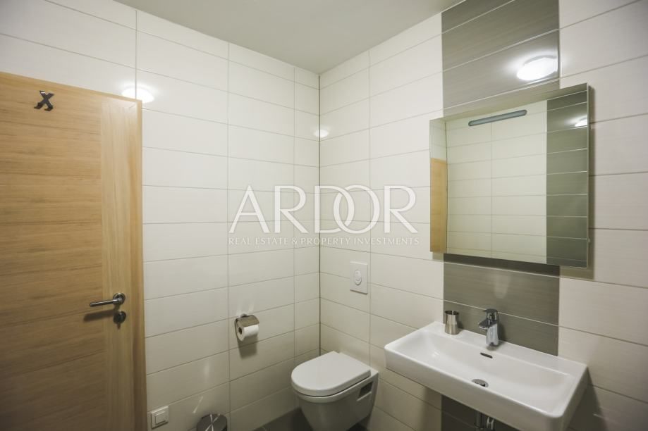 Rab, stan novije gradnje 150m od mora