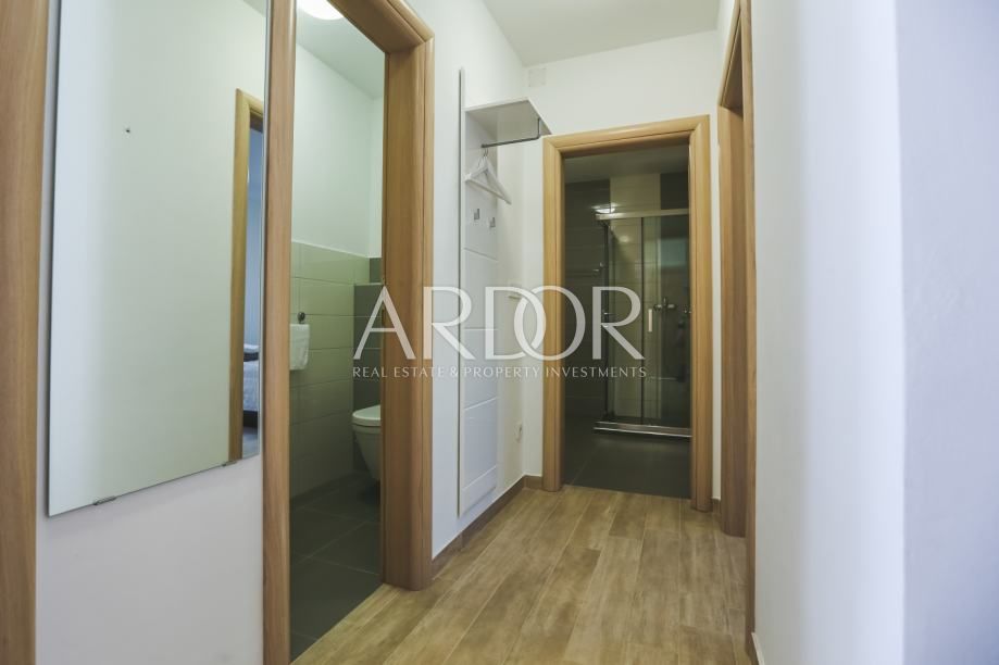 Rab, stan novije gradnje 150m od mora