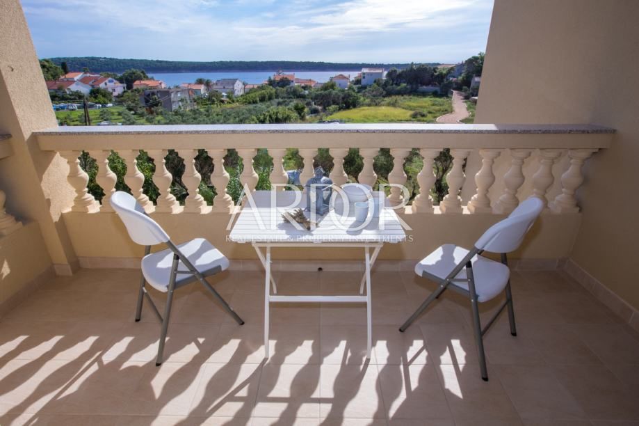 Rab, stan novije gradnje 150m od mora