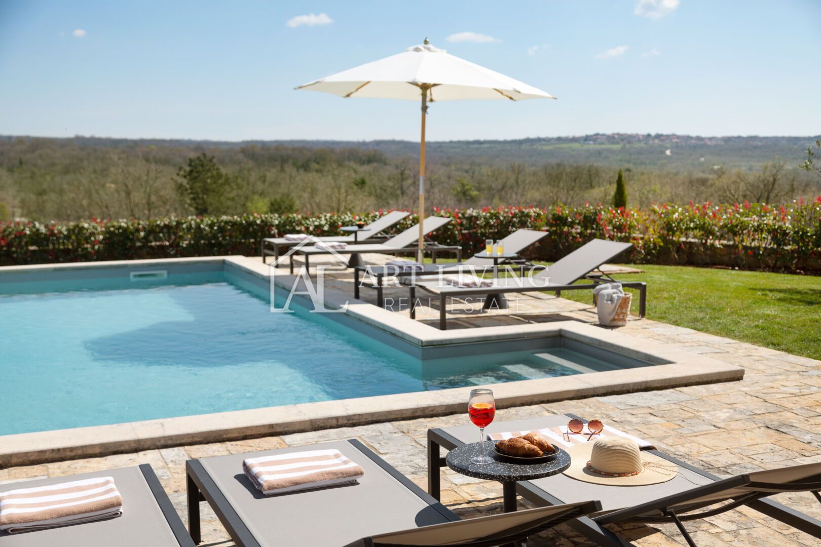 Poreč, surroundings – rustic stone villa with swimming pool in Istrian style