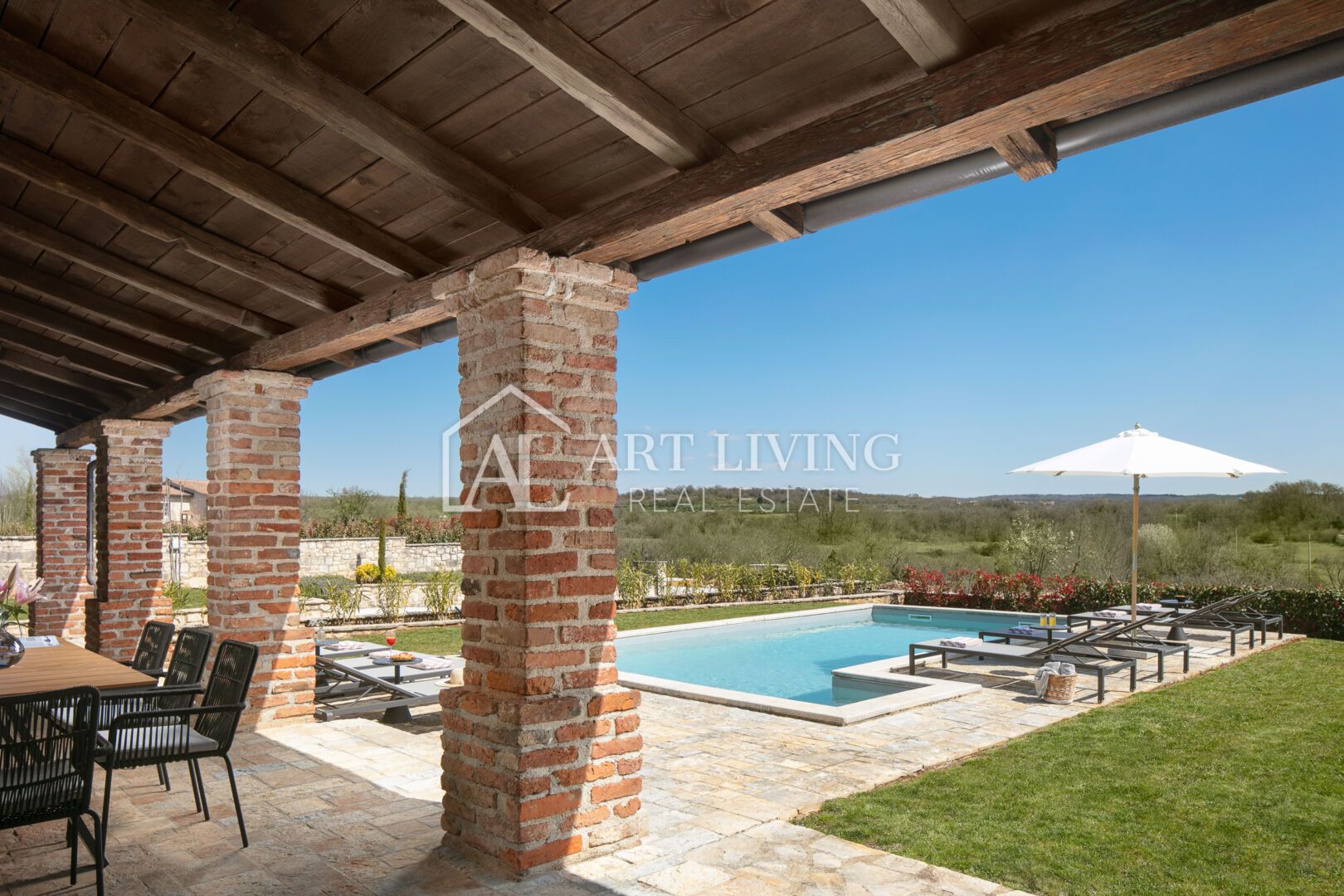 Poreč, surroundings – rustic stone villa with swimming pool in Istrian style