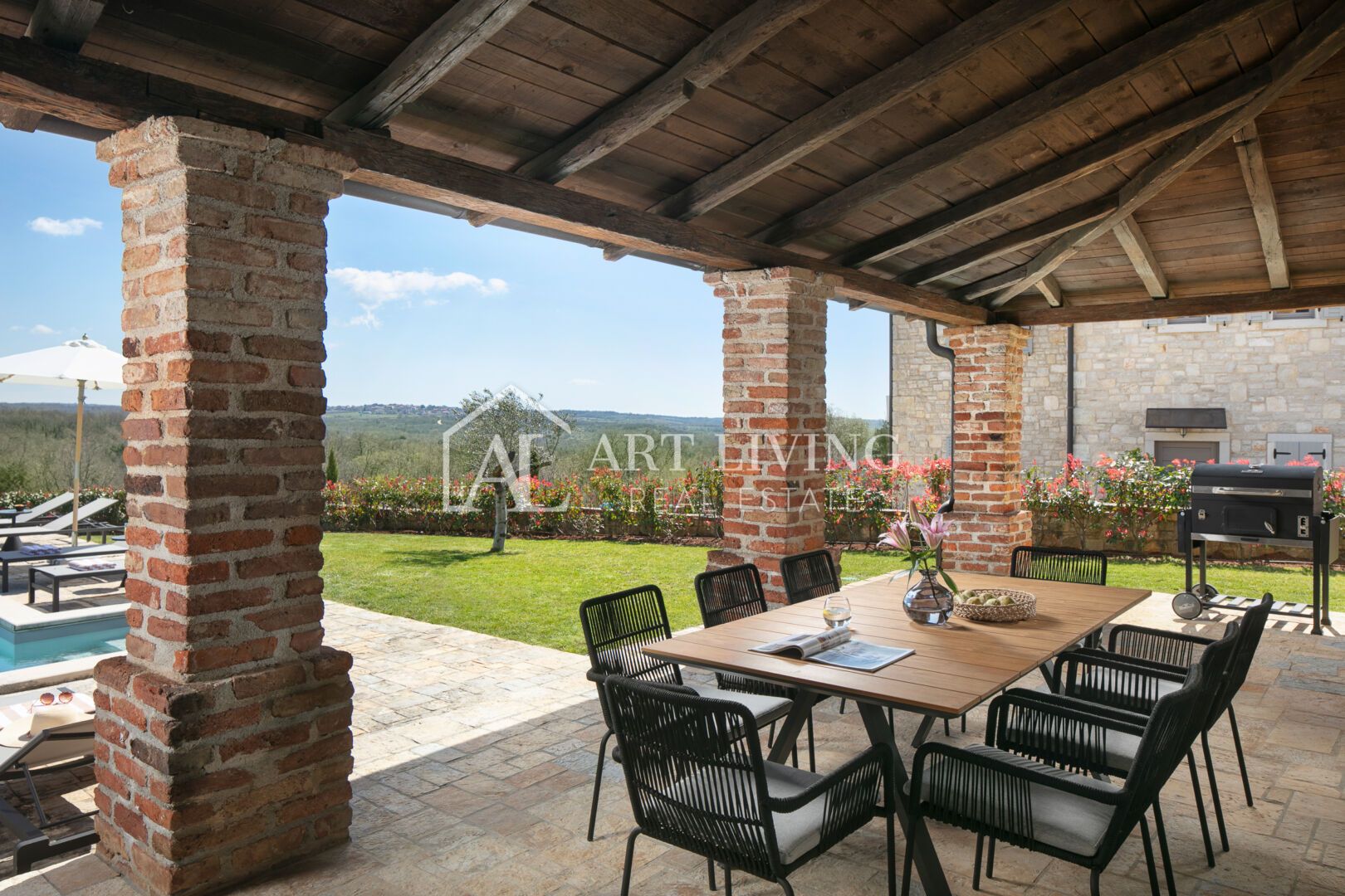 Poreč, surroundings – rustic stone villa with swimming pool in Istrian style