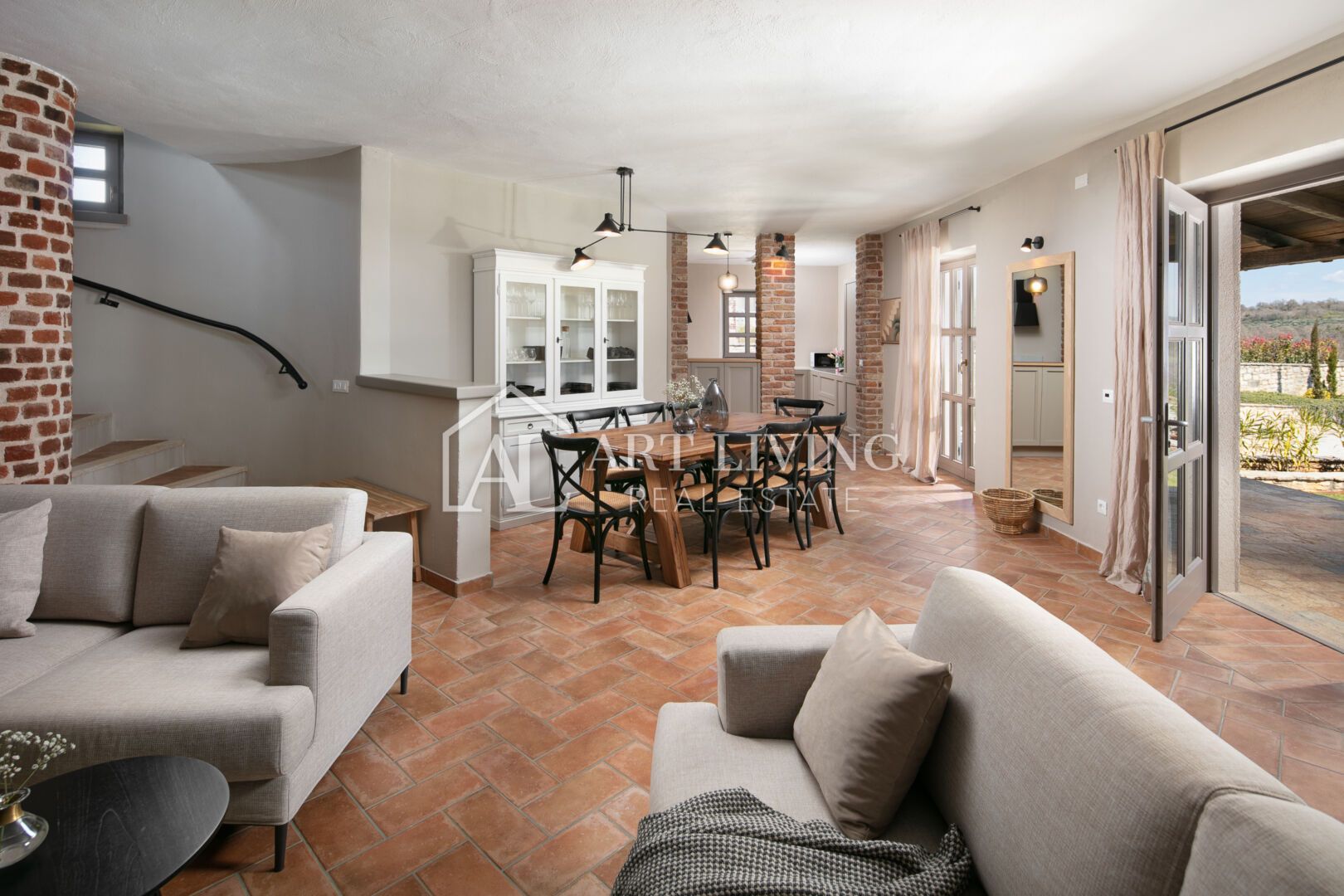 Poreč, surroundings – rustic stone villa with swimming pool in Istrian style