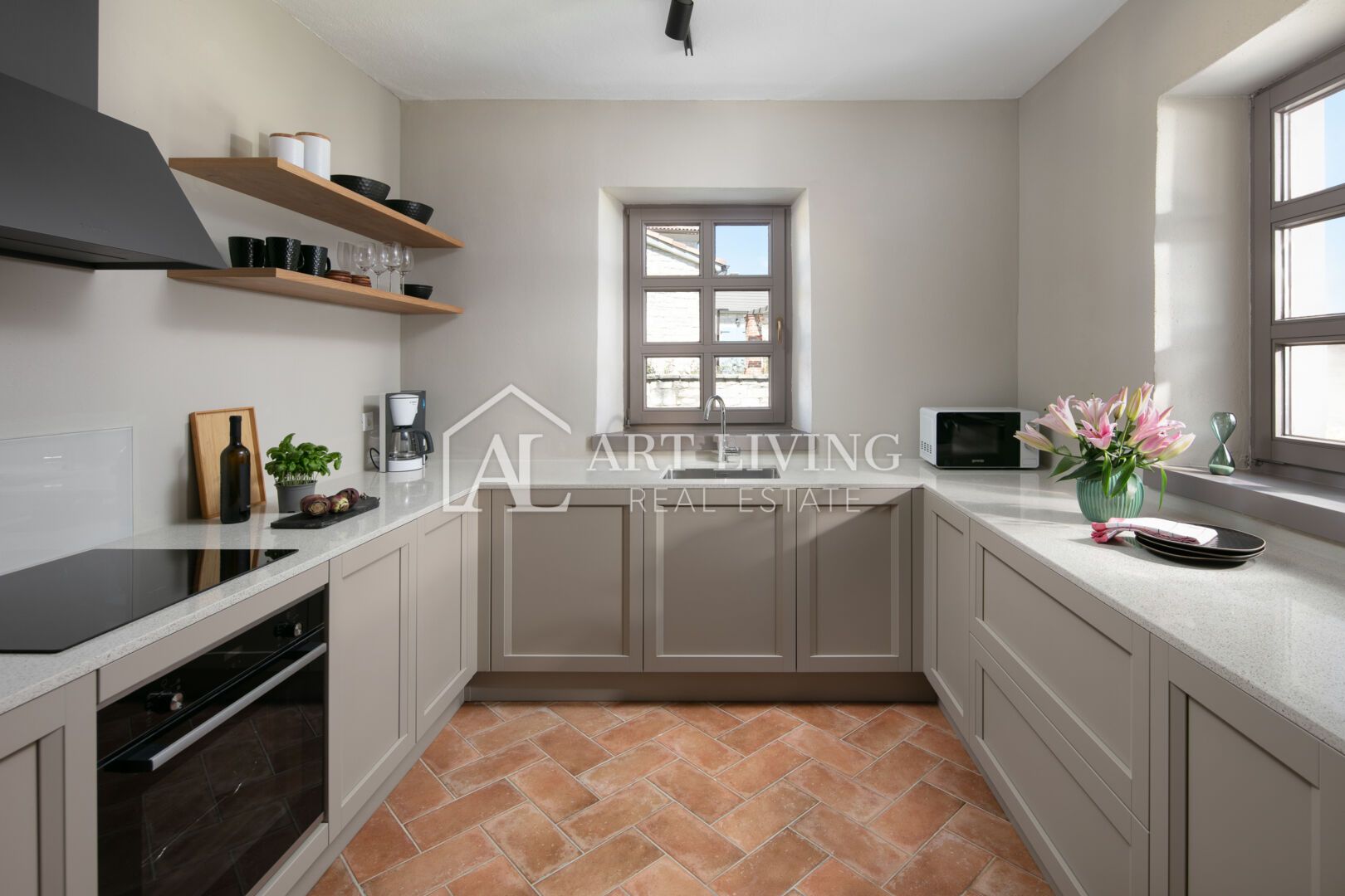 Poreč, surroundings – rustic stone villa with swimming pool in Istrian style