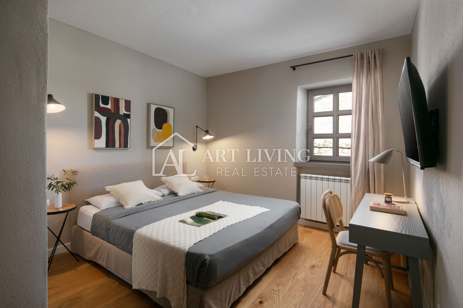 Poreč, surroundings – rustic stone villa with swimming pool in Istrian style