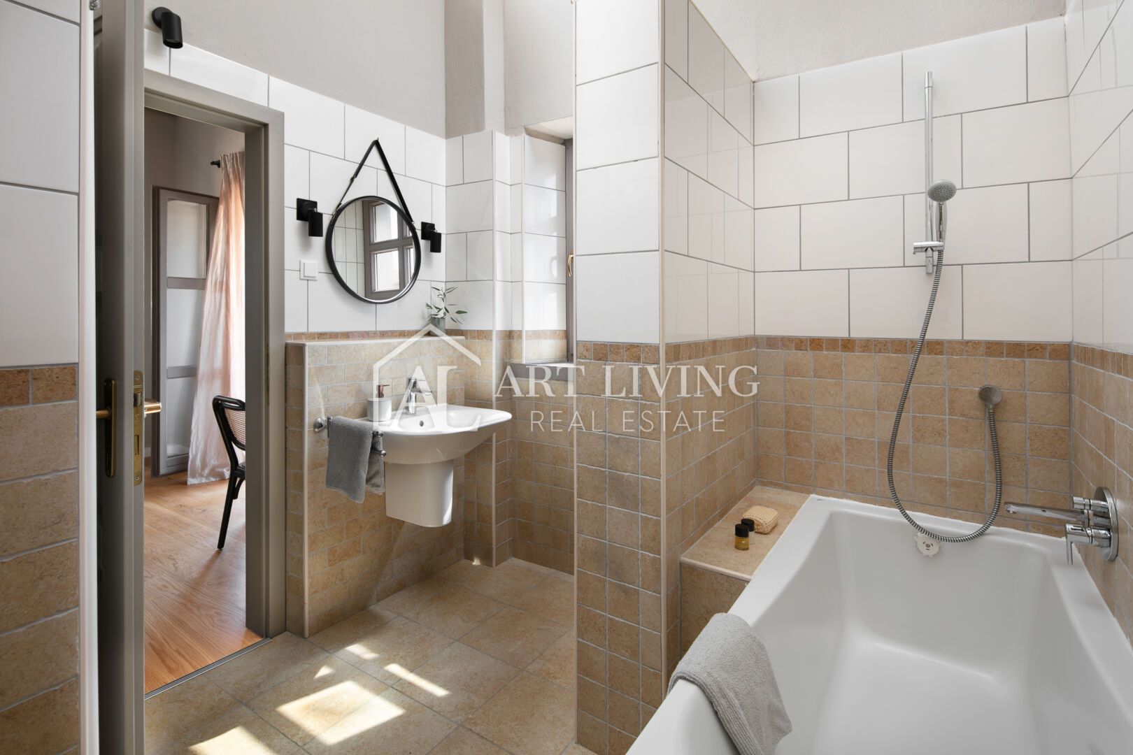 Poreč, surroundings – rustic stone villa with swimming pool in Istrian style