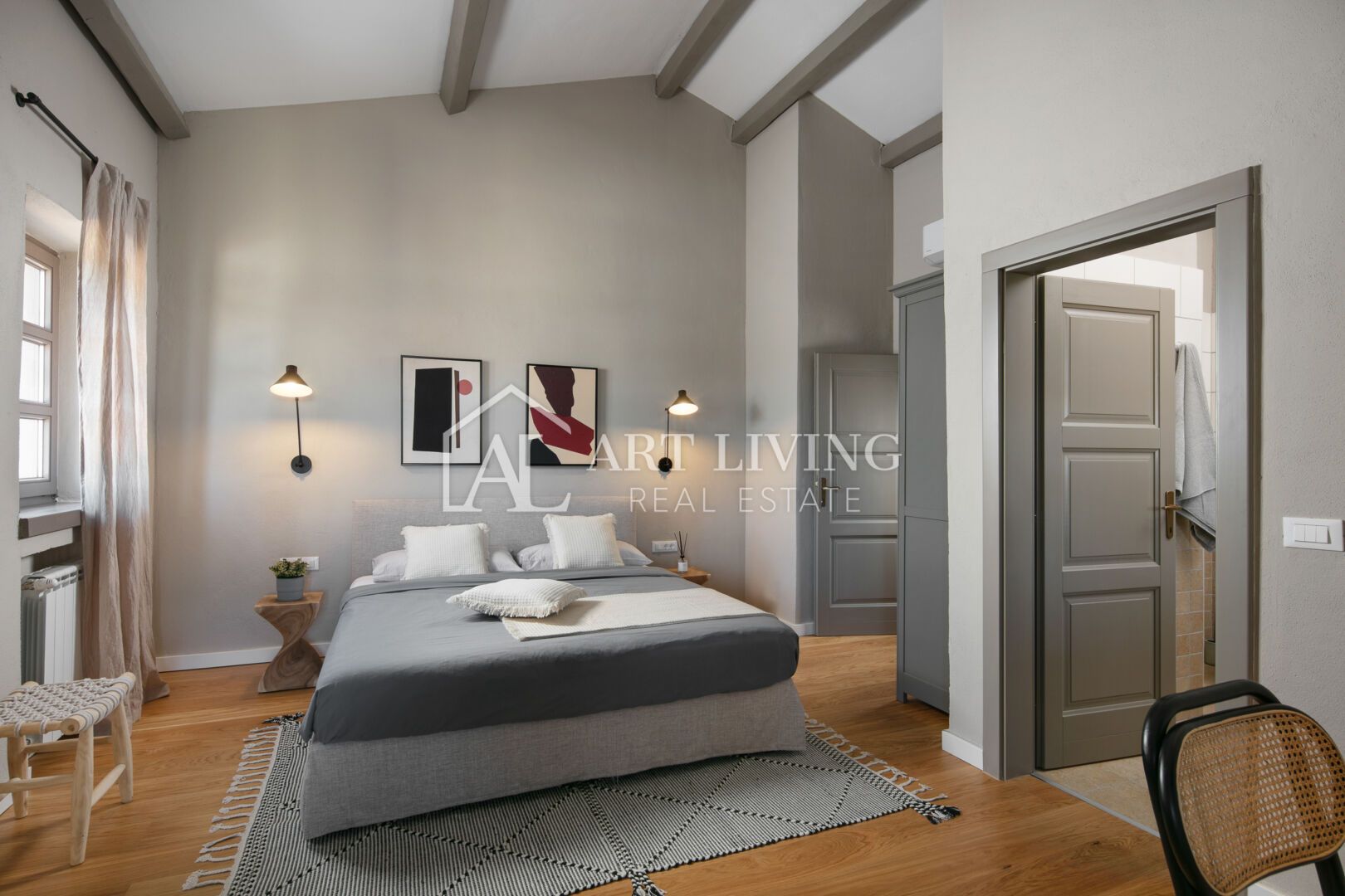 Poreč, surroundings – rustic stone villa with swimming pool in Istrian style