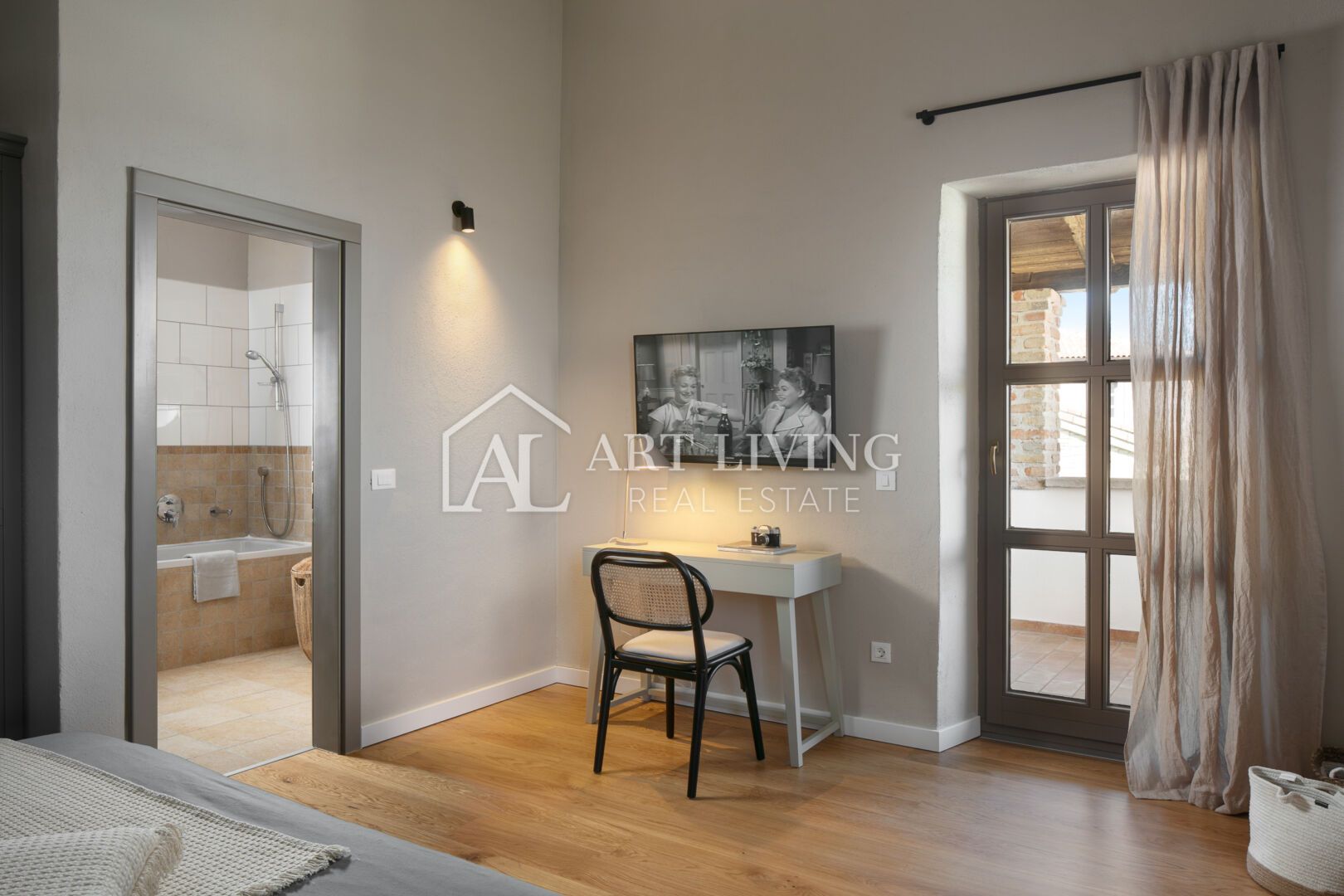 Poreč, surroundings – rustic stone villa with swimming pool in Istrian style