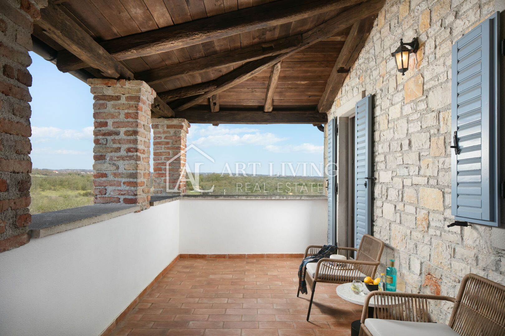 Poreč, surroundings – rustic stone villa with swimming pool in Istrian style