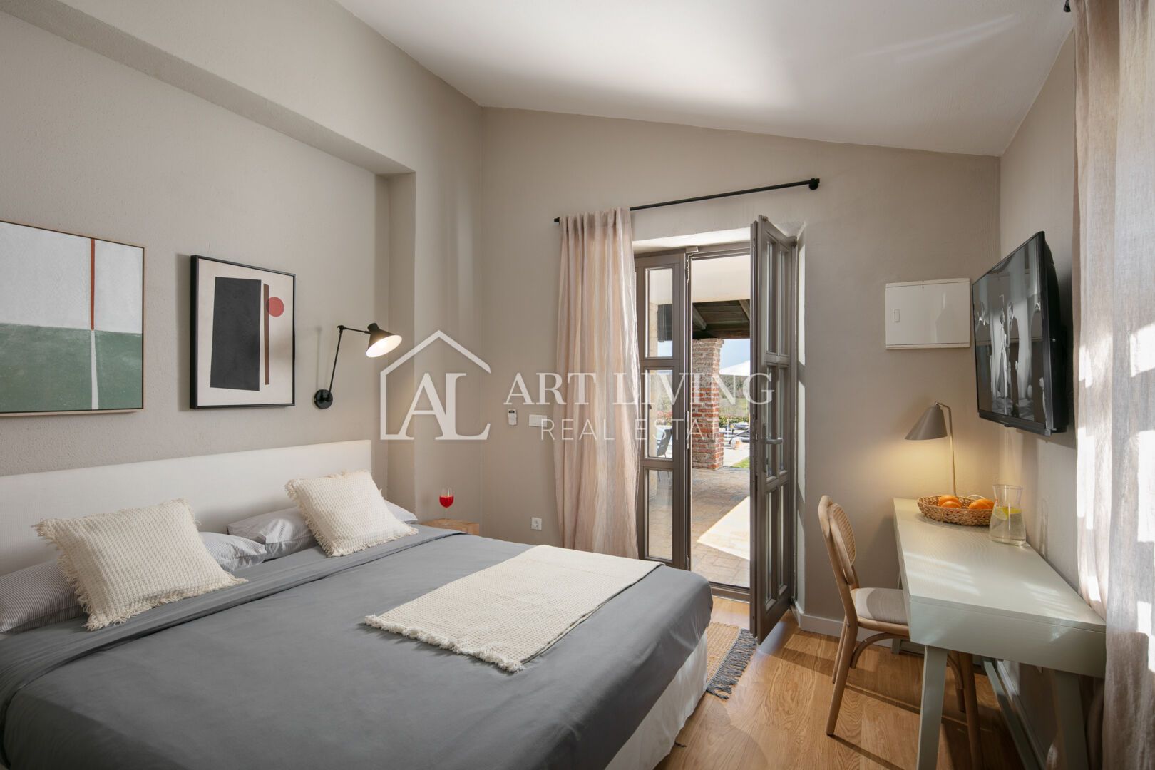 Poreč, surroundings – rustic stone villa with swimming pool in Istrian style