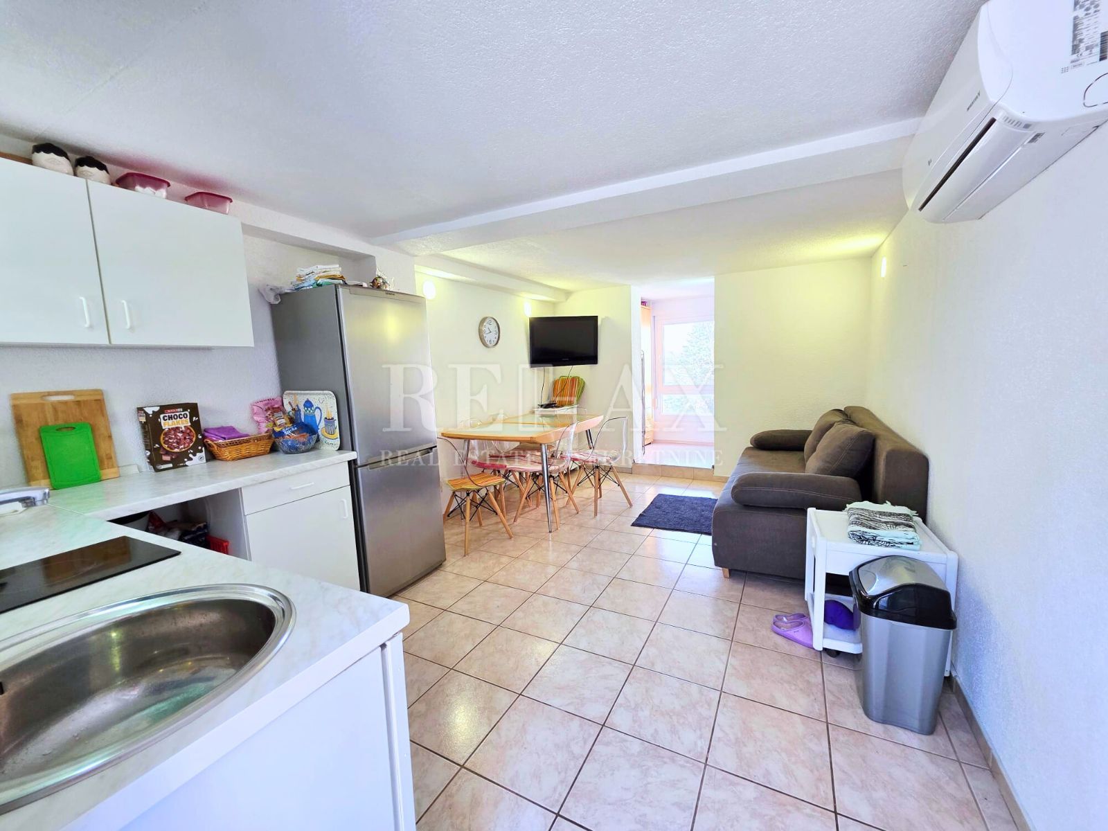 Crikvenica - kuća s 2 stana, 180 m od plaže