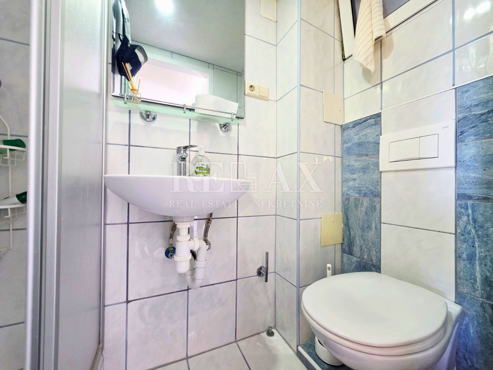 Crikvenica - kuća s 2 stana, 180 m od plaže