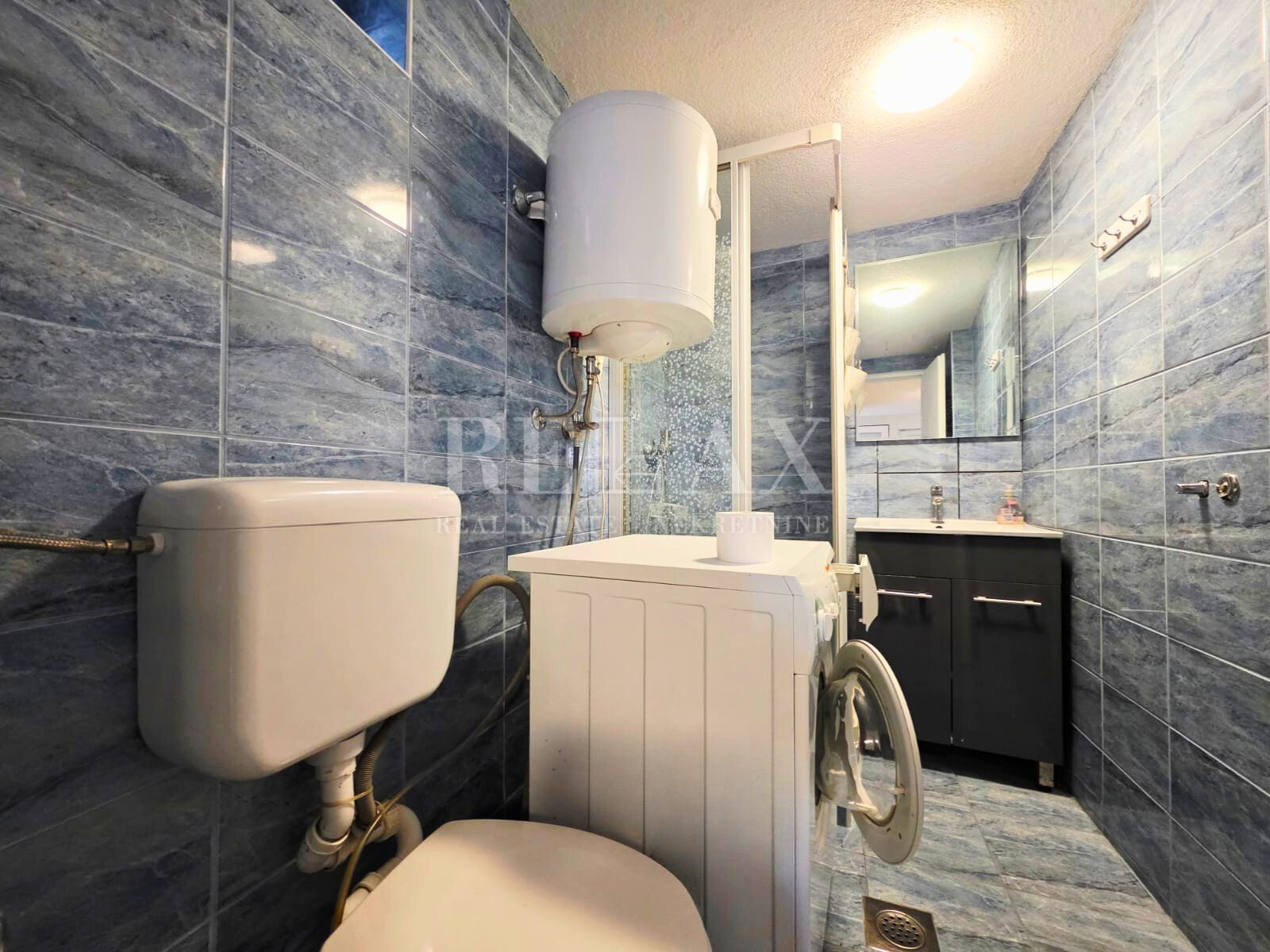 Crikvenica - kuća s 2 stana, 180 m od plaže