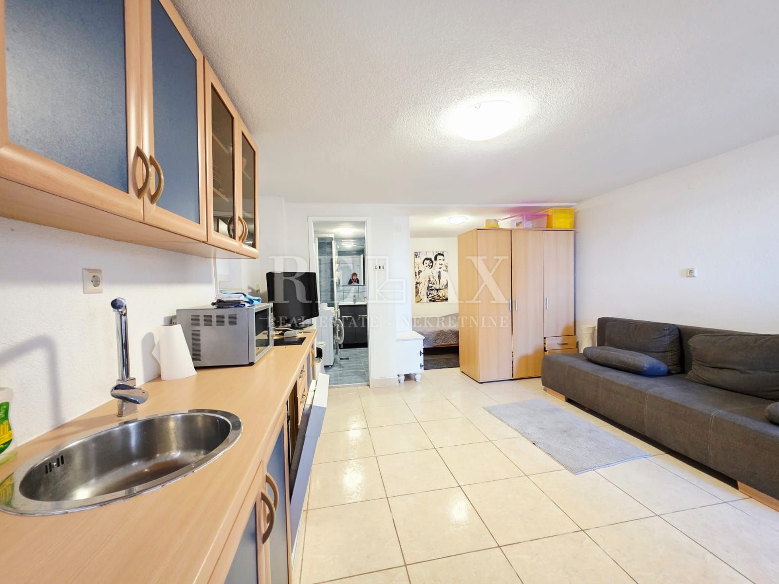 Crikvenica - kuća s 2 stana, 180 m od plaže