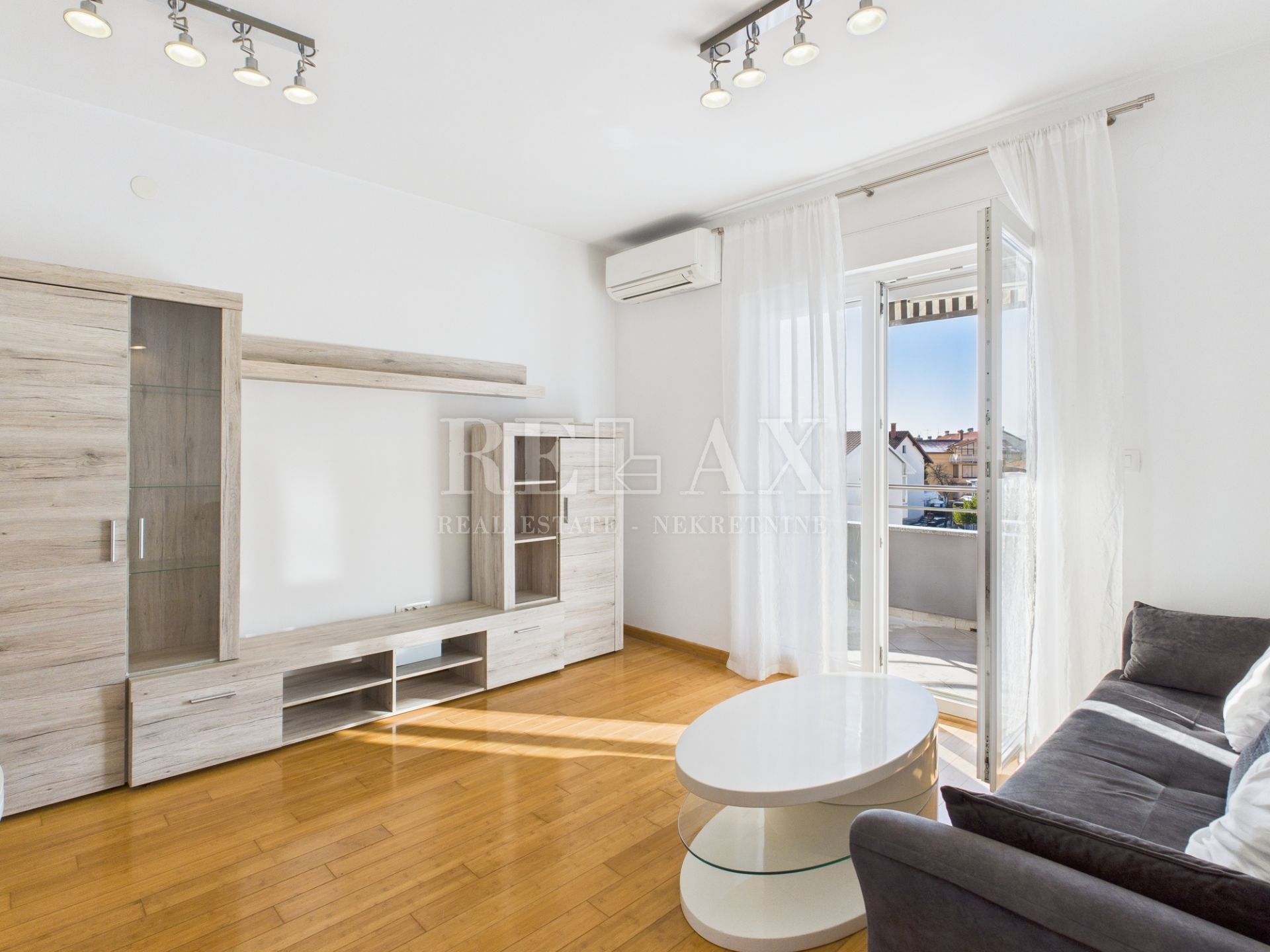 Rijeka, Srdoči - novouređen stan sa dvije spavaće sobe