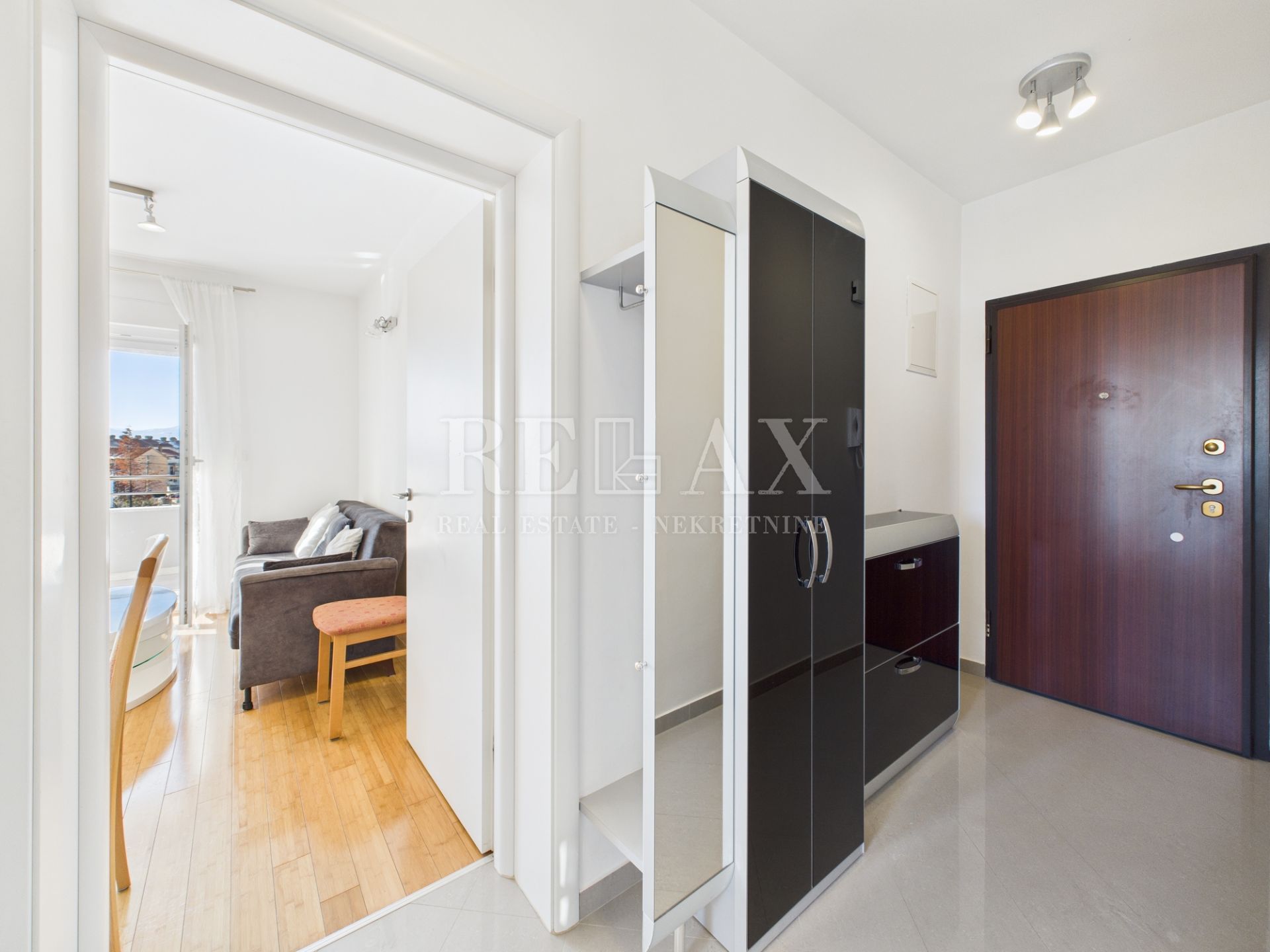 Rijeka, Srdoči - novouređen stan sa dvije spavaće sobe