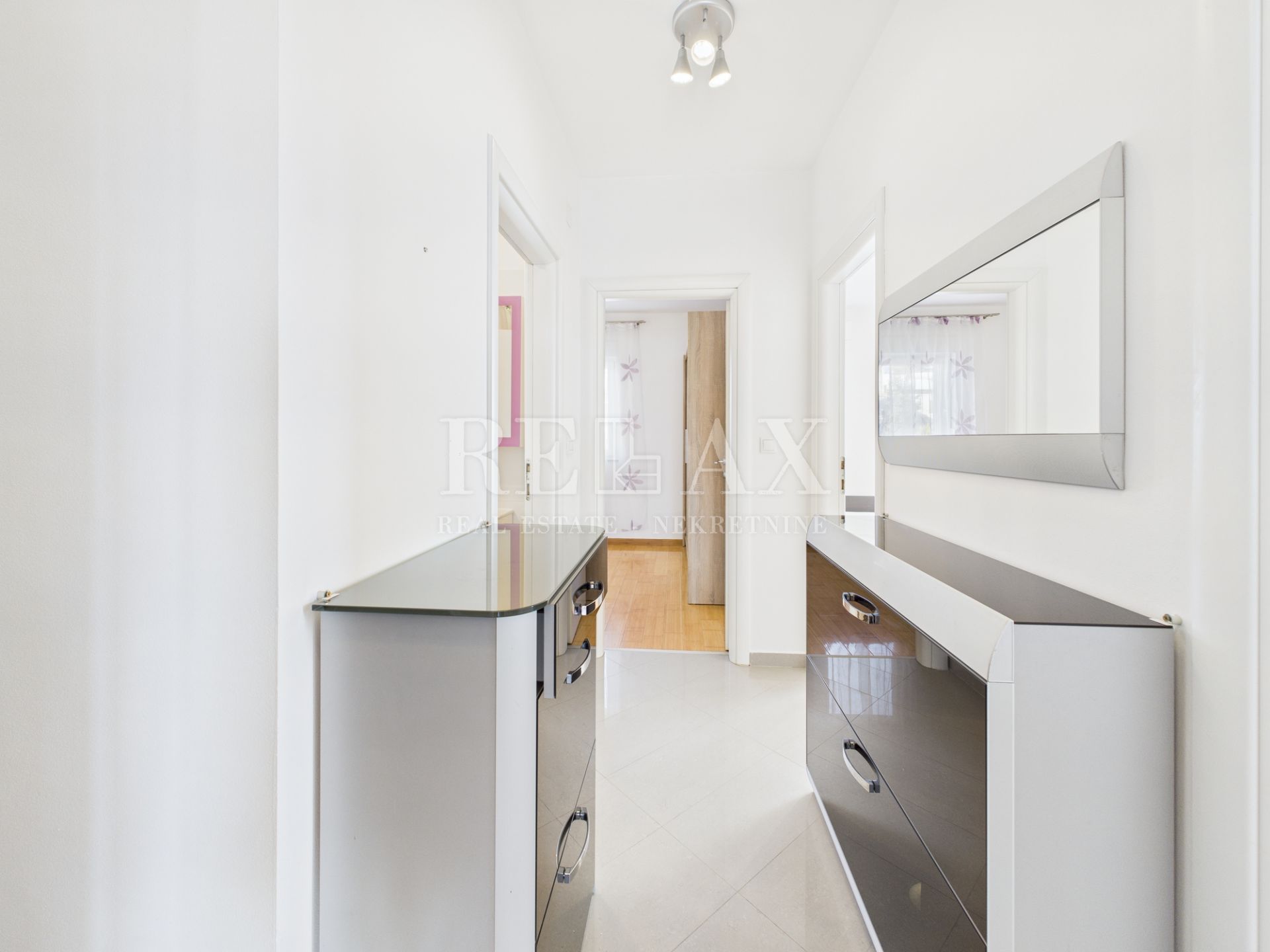 Rijeka, Srdoči - novouređen stan sa dvije spavaće sobe